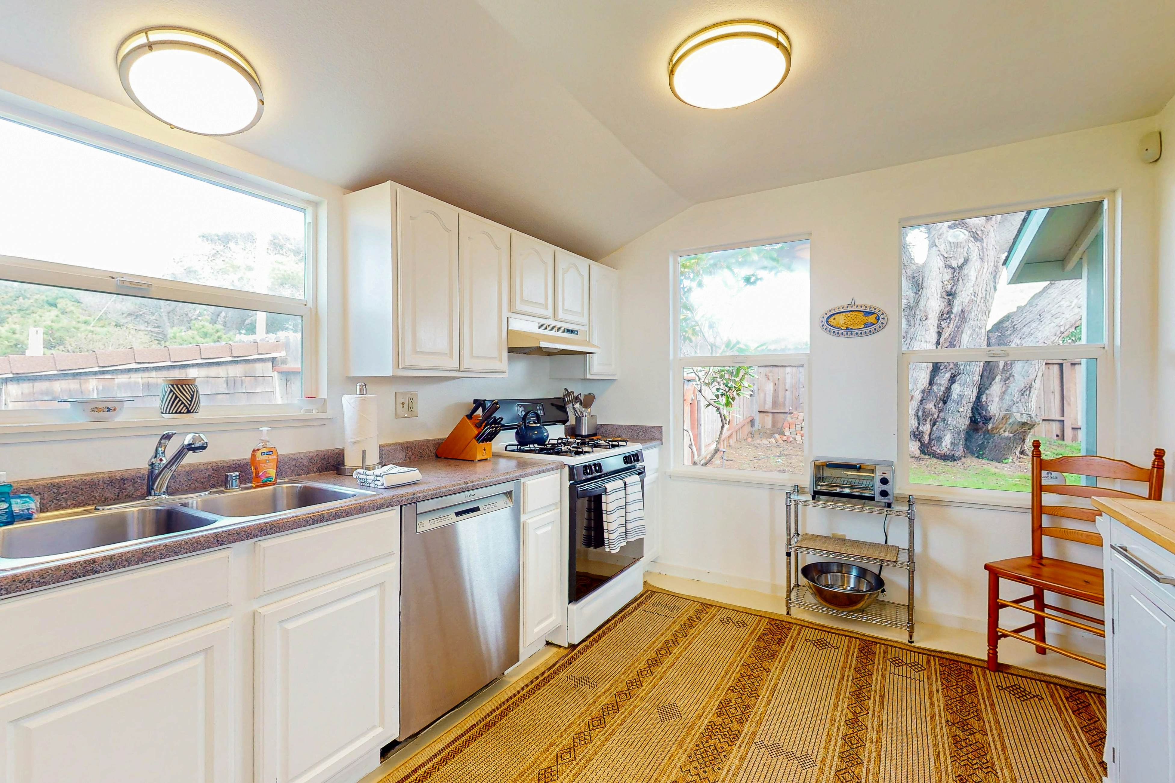 Oceanfront Elk Cottage: Deck, Views & 7.5 Acres