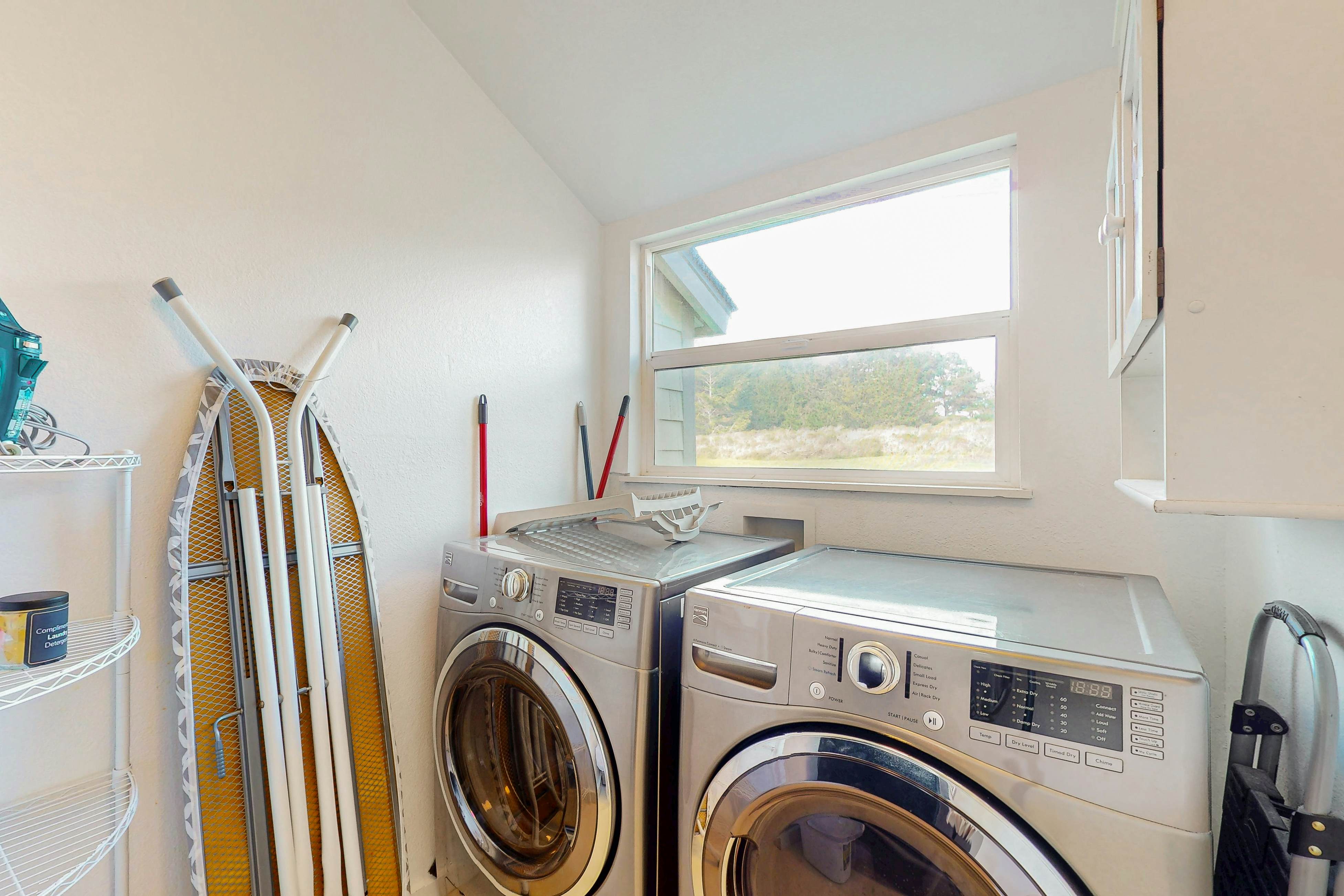 Oceanfront Elk Cottage: Deck, Views & 7.5 Acres