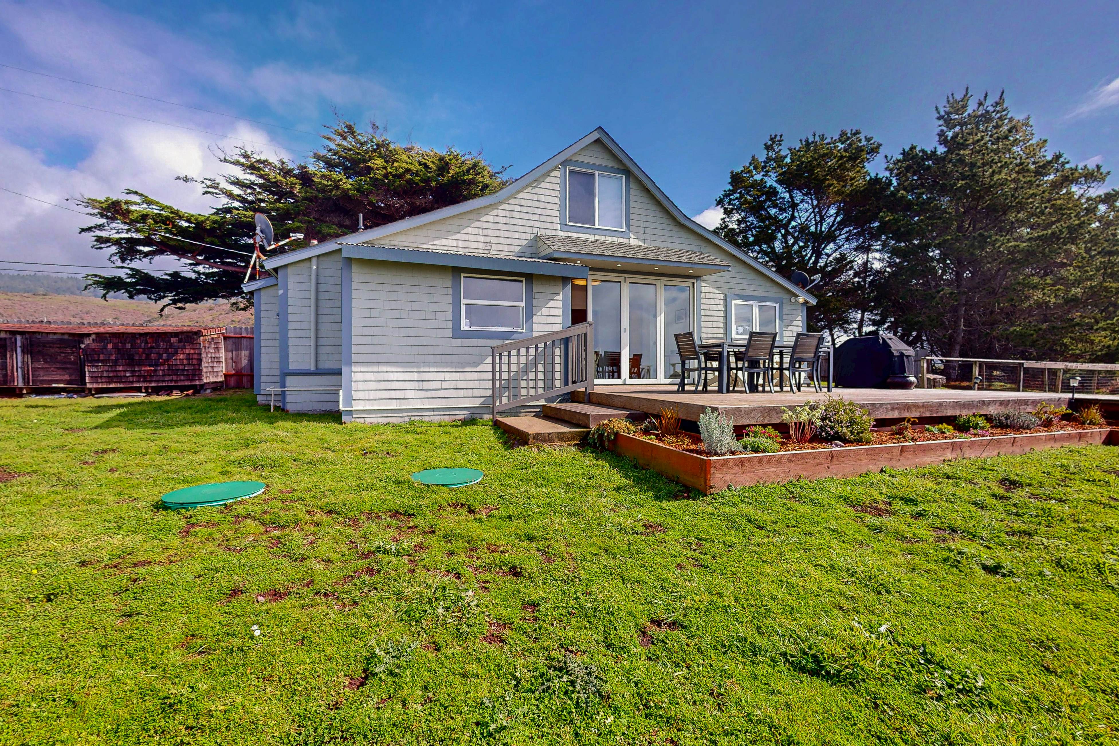 Oceanfront Elk Cottage: Deck, Views & 7.5 Acres