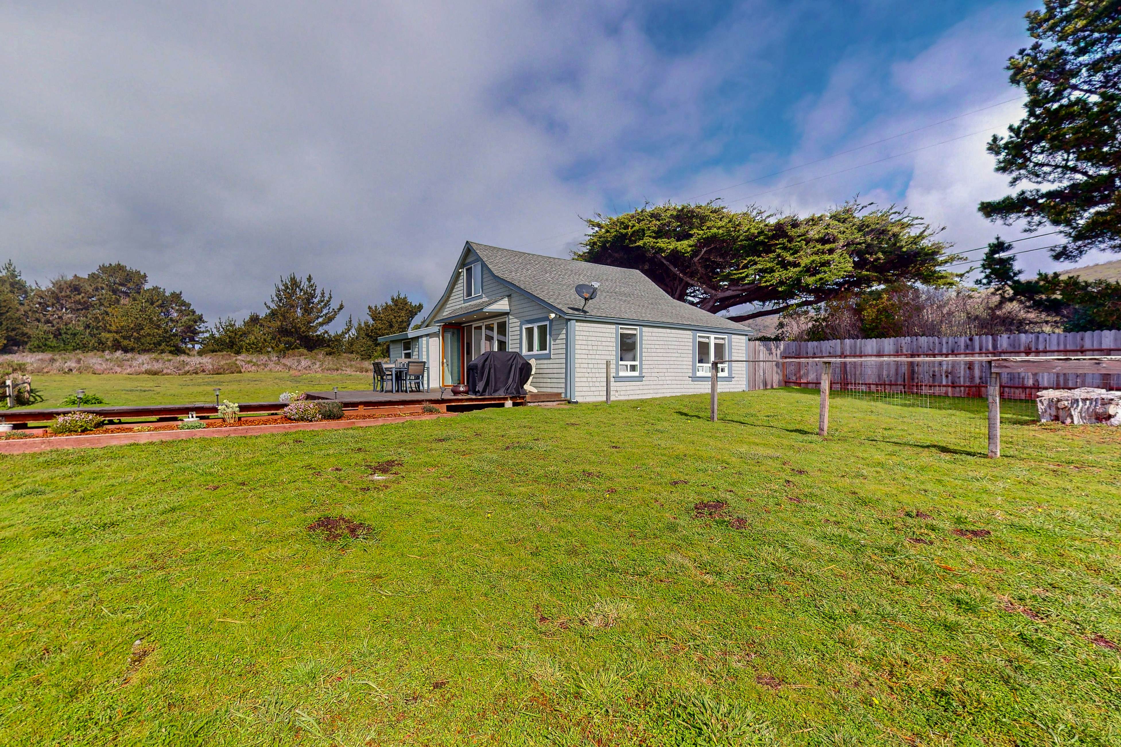 Oceanfront Elk Cottage: Deck, Views & 7.5 Acres