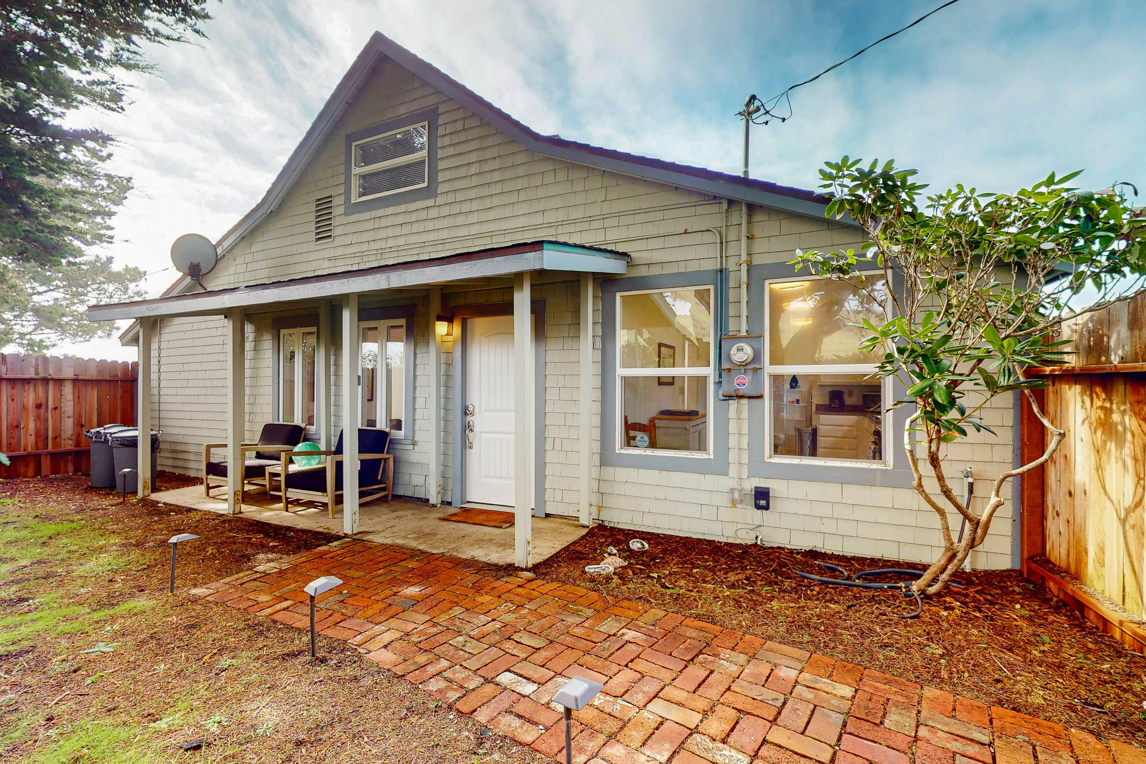 Oceanfront Elk Cottage: Deck, Views & 7.5 Acres
