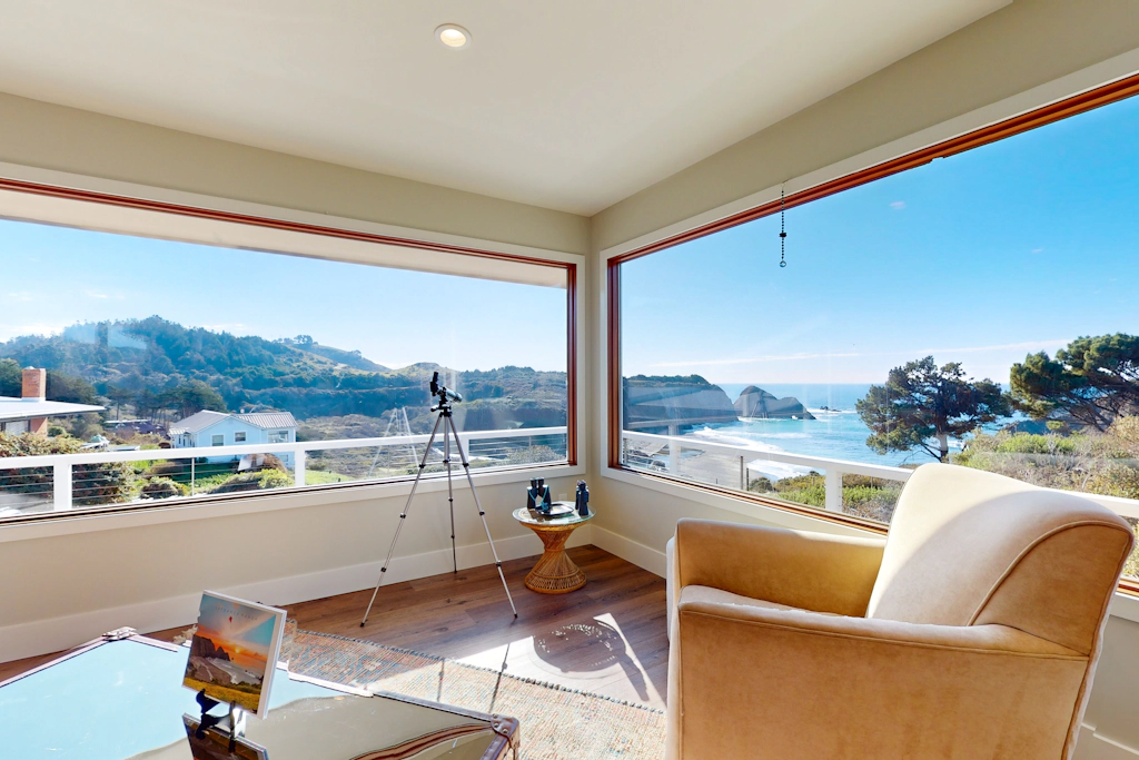 Panoramic Ocean View Home in Elk with Beach Access