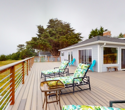 Stunning Pet Friendly Estate in Elk w Views, Deck