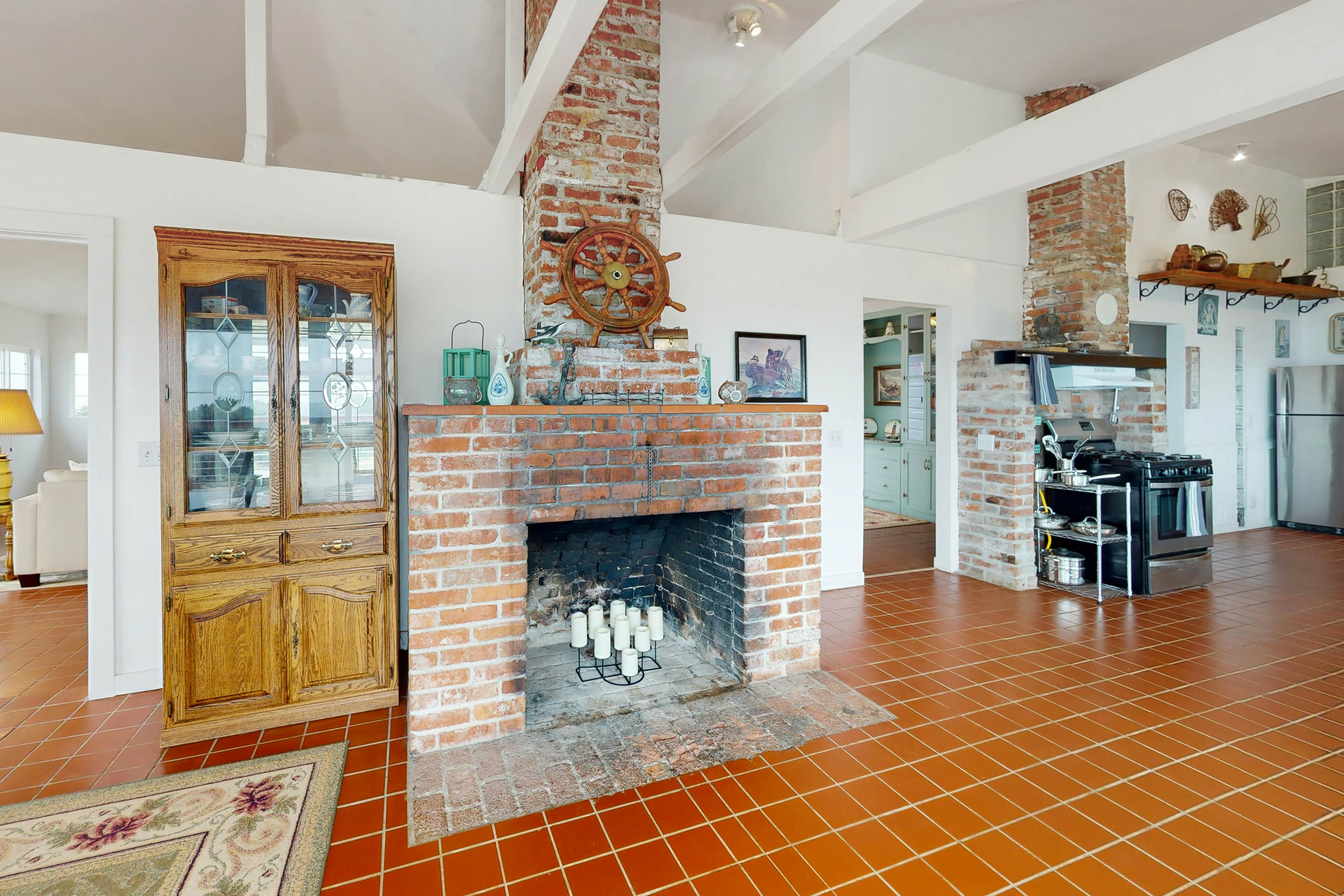 Stunning Pet Friendly Estate in Elk: Views & Deck