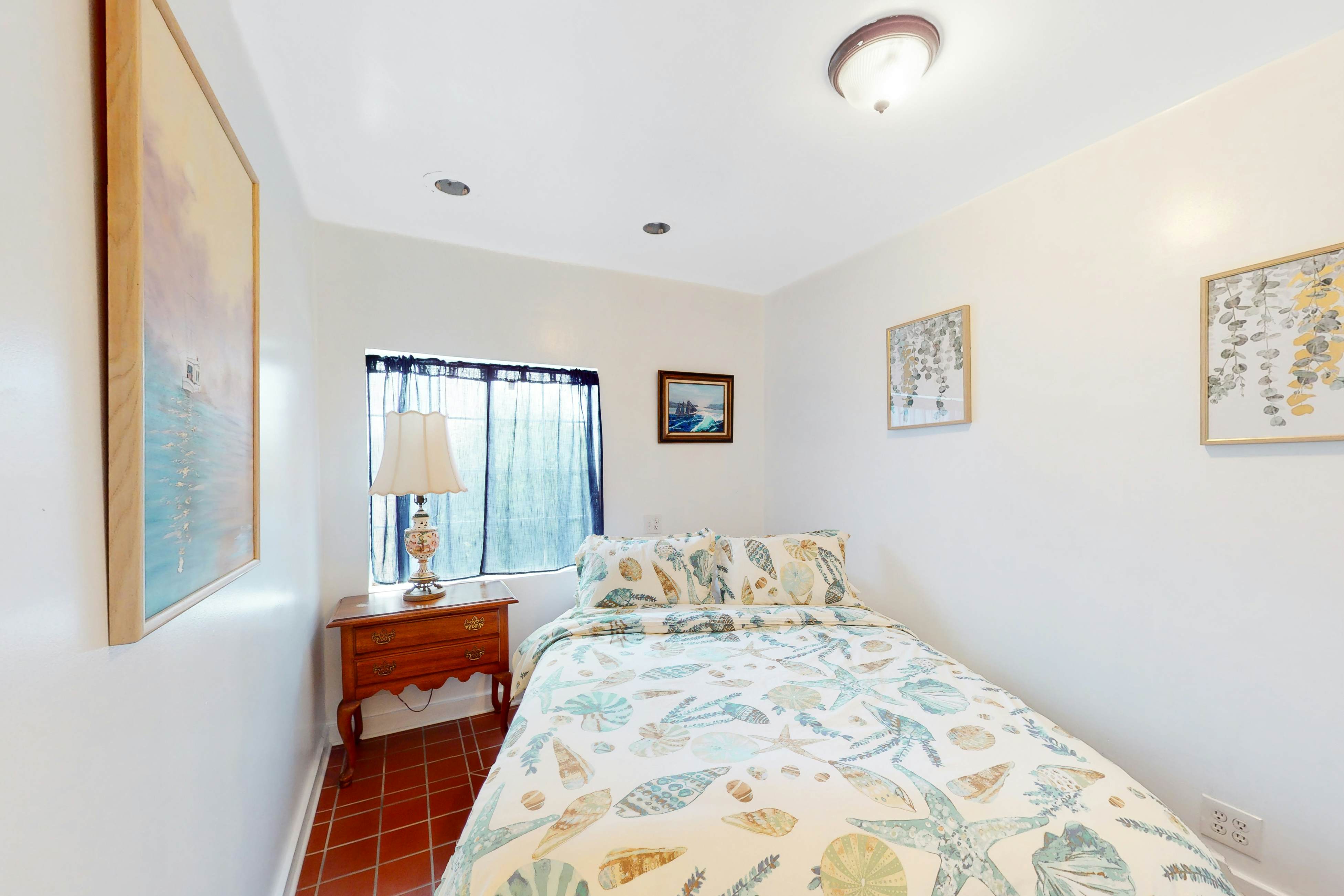 Stunning Pet Friendly Estate in Elk: Views & Deck