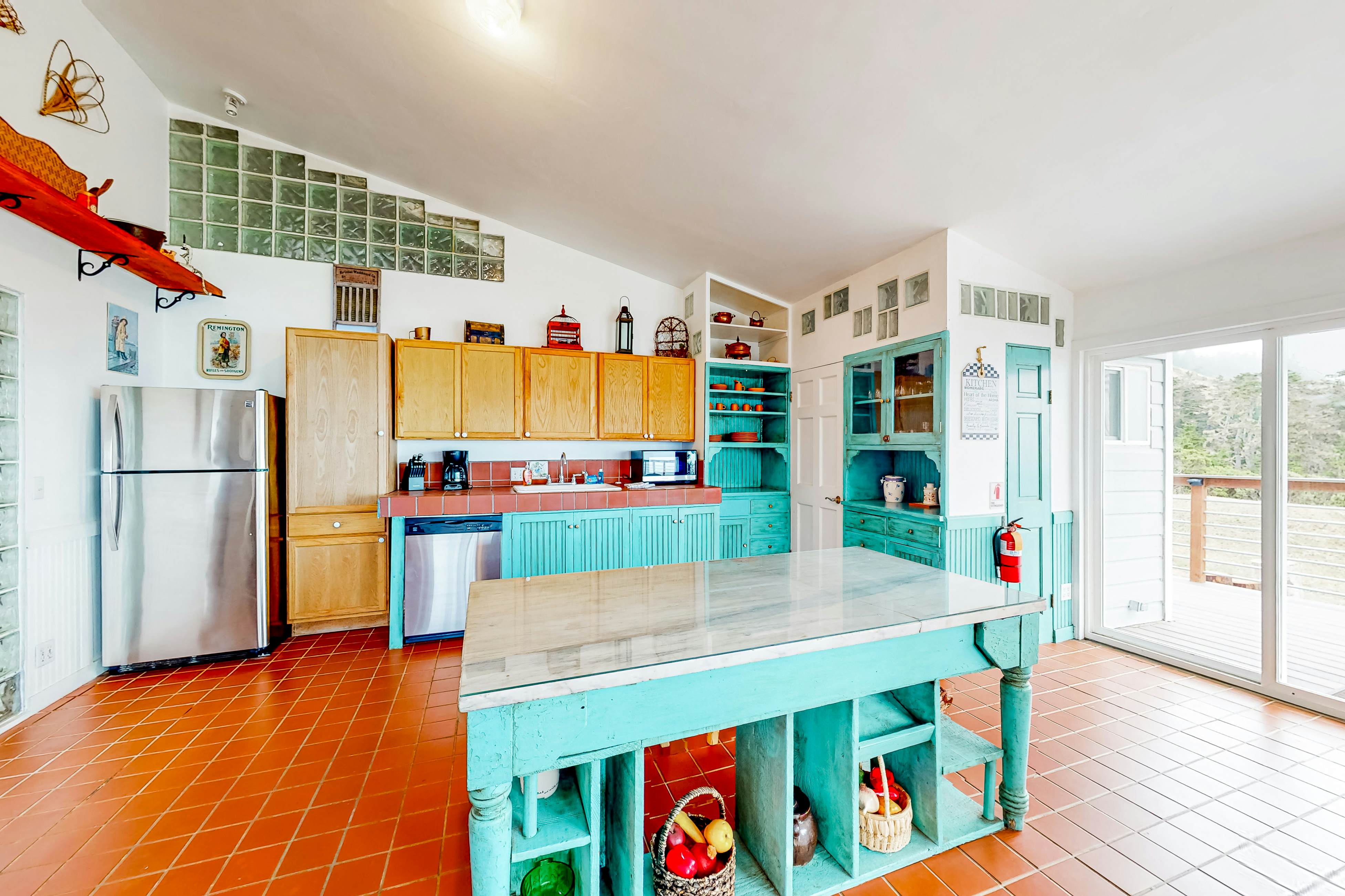 Oceanfront Home in Elk: Panoramic Views & Firepit