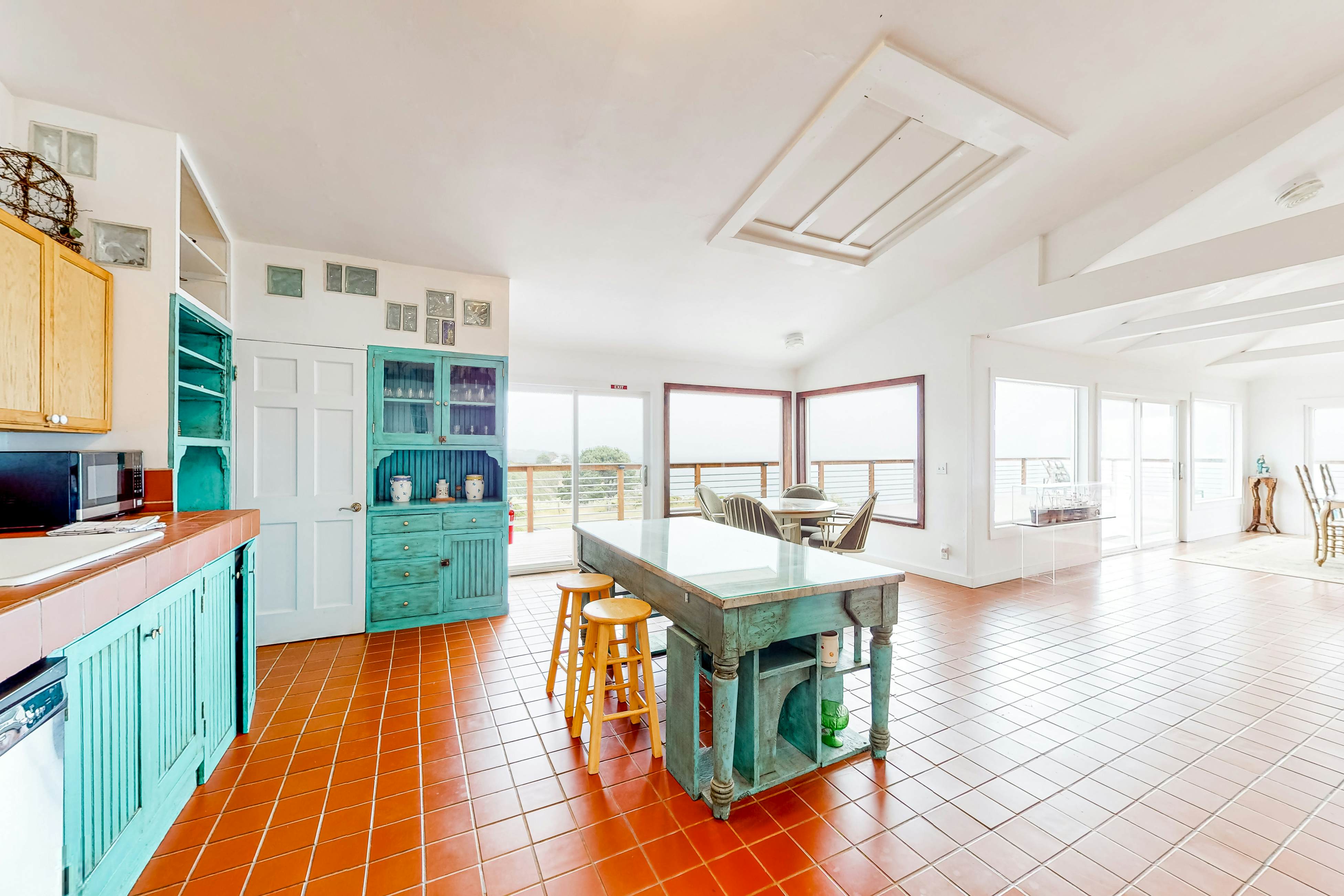 Oceanfront Home in Elk: Panoramic Views & Firepit