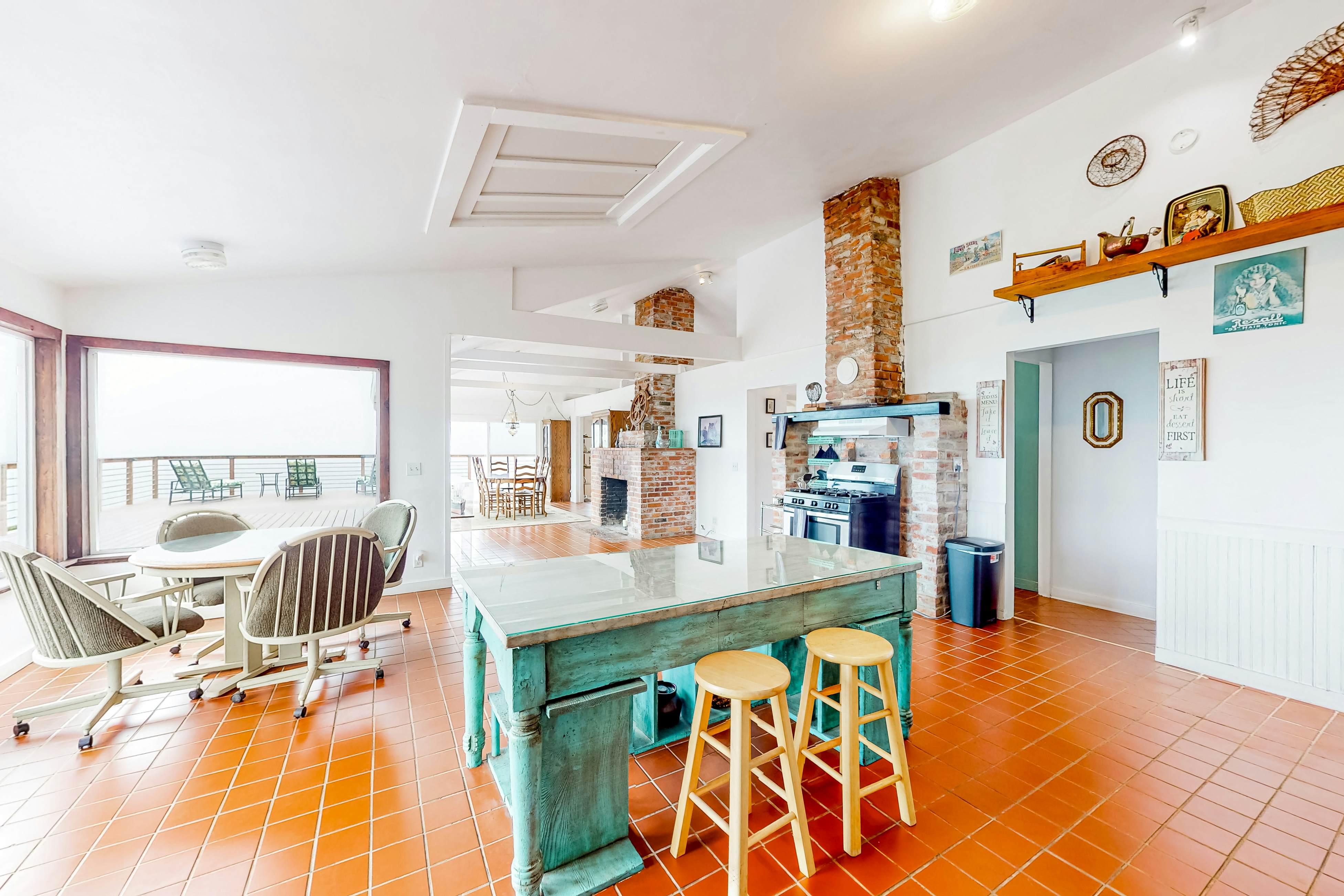 Oceanfront Home in Elk: Panoramic Views & Firepit