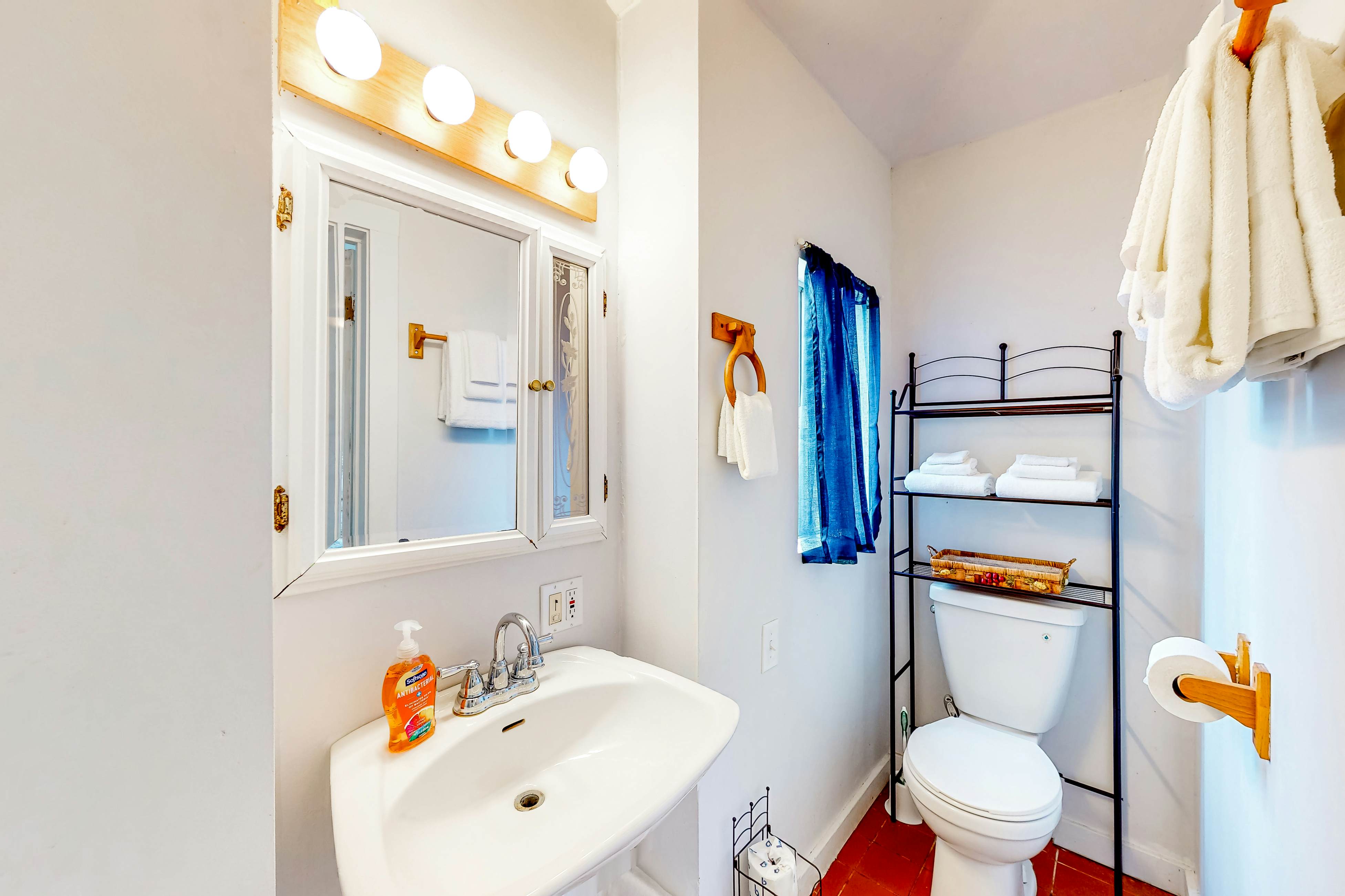 Oceanfront Home in Elk: Panoramic Views & Firepit