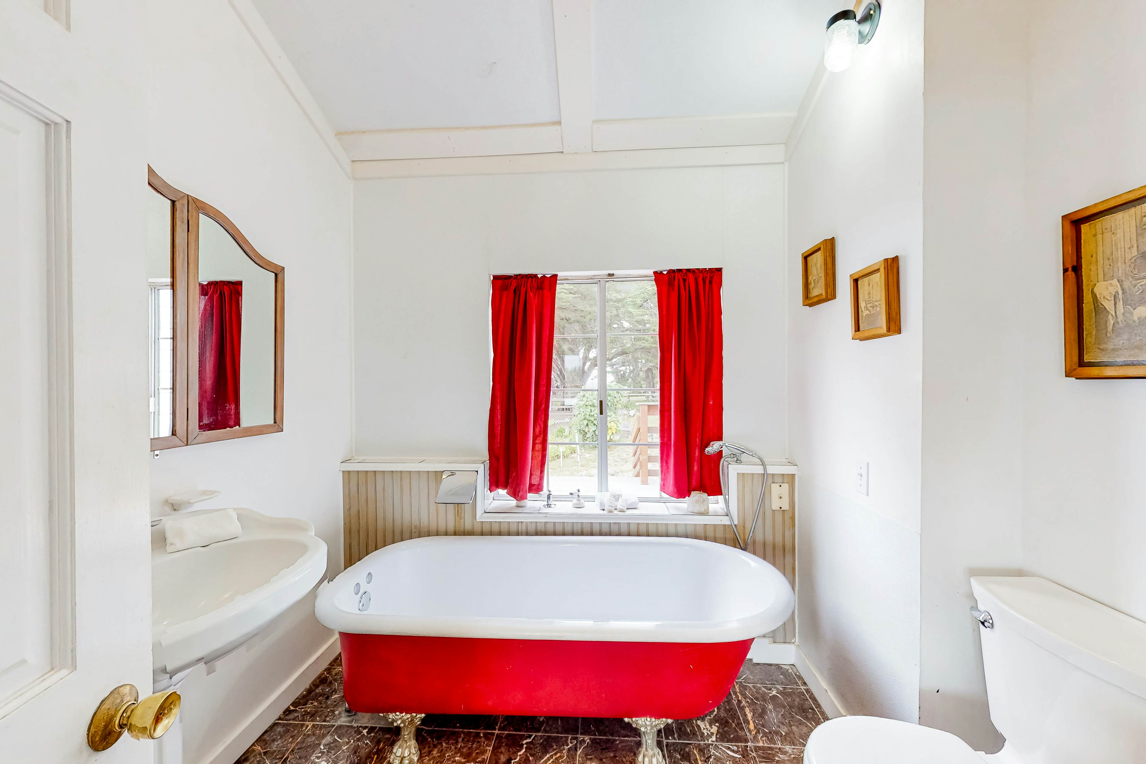 Oceanfront Home in Elk: Panoramic Views & Firepit