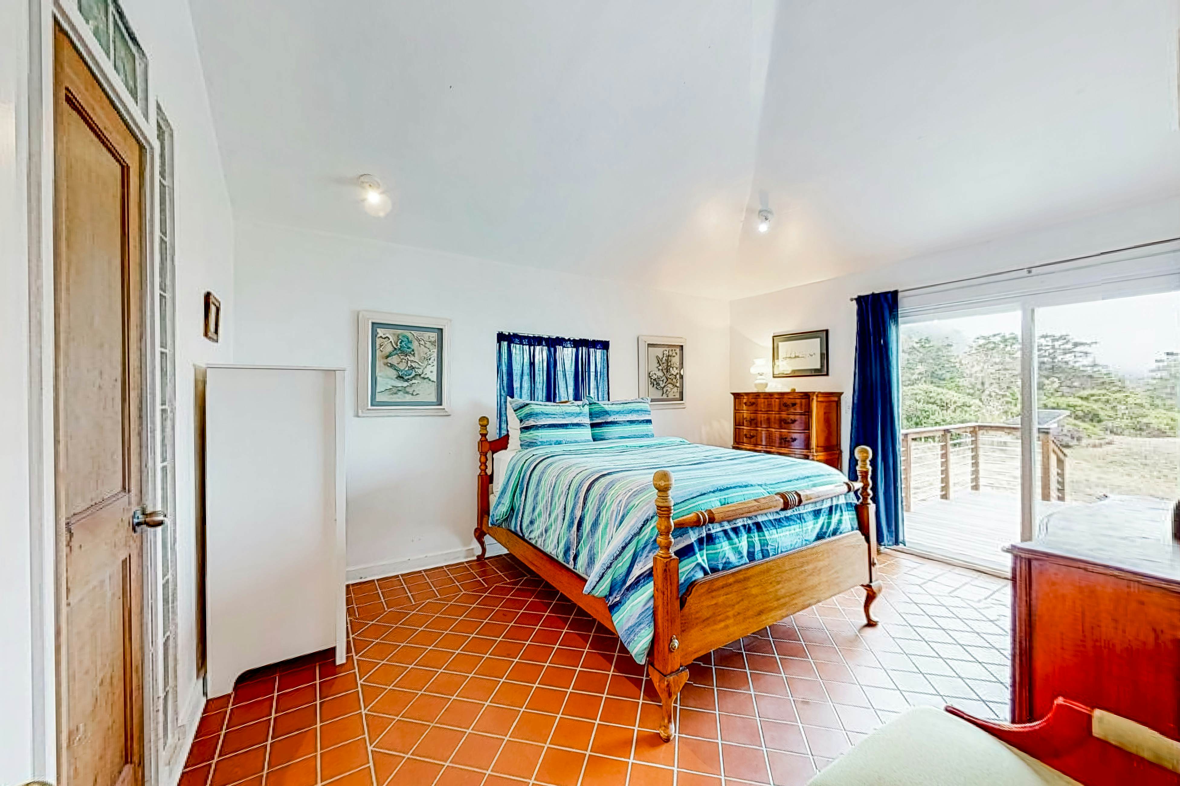 Oceanfront Home in Elk: Panoramic Views & Firepit