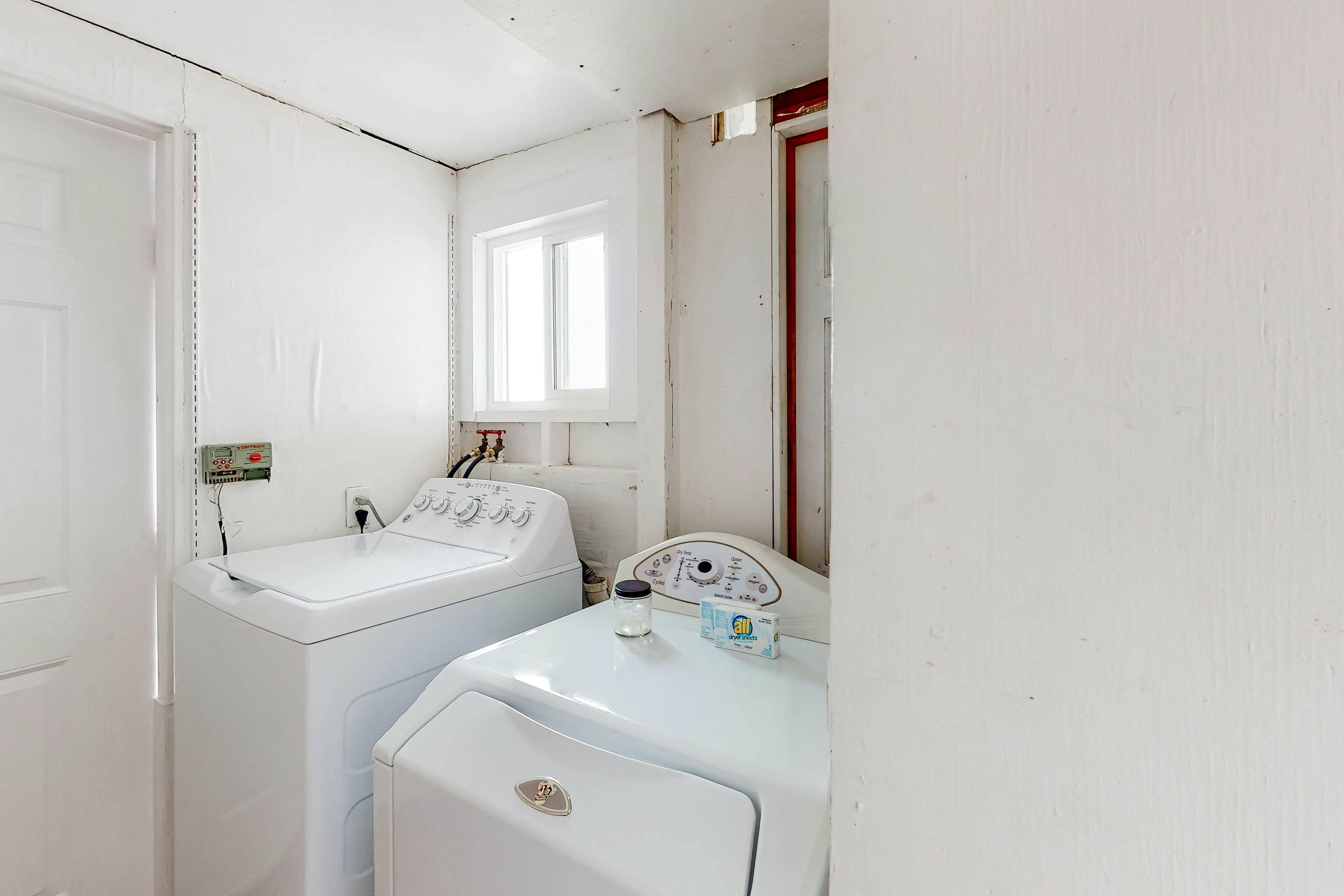 Oceanfront Home in Elk: Panoramic Views & Firepit