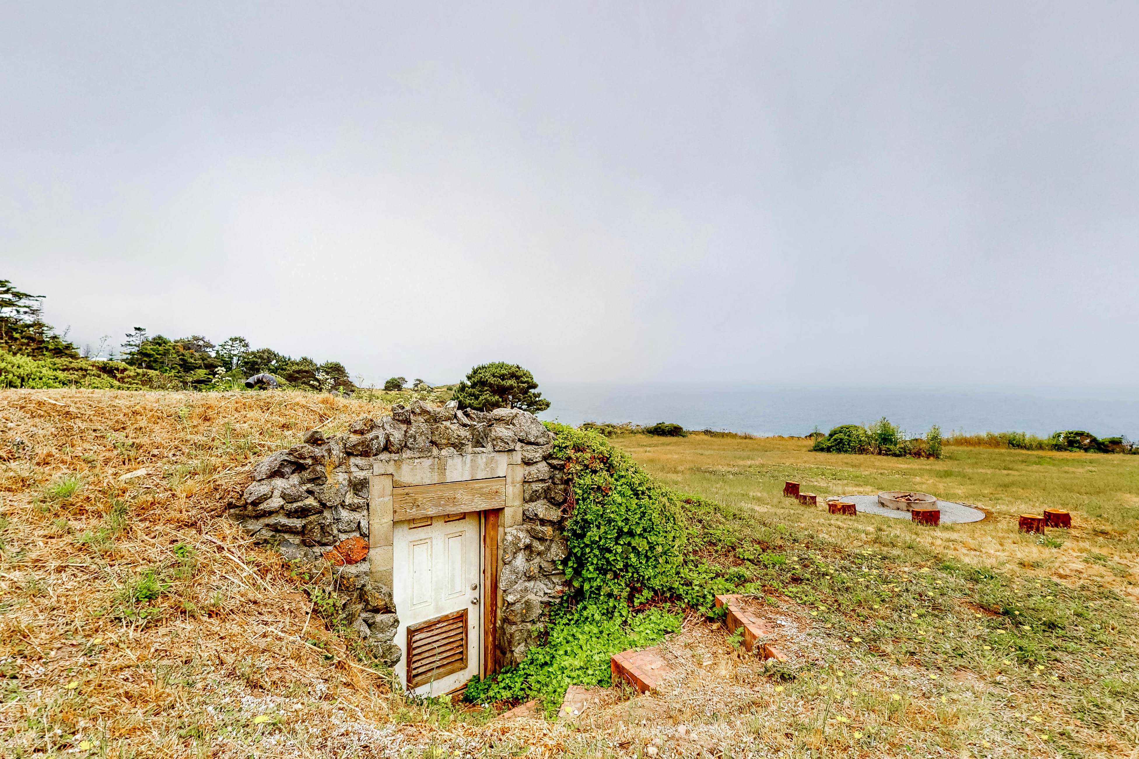 Oceanfront Home in Elk: Panoramic Views & Firepit