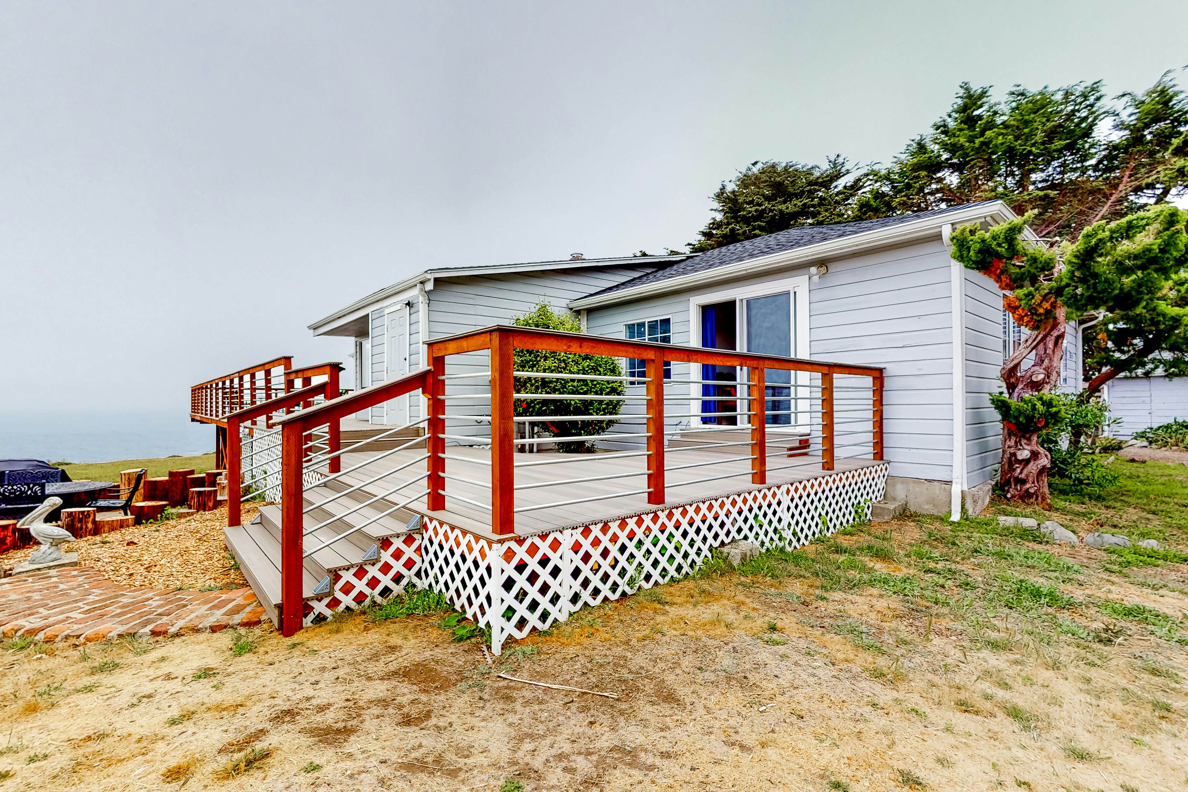 Oceanfront Home in Elk: Panoramic Views & Firepit