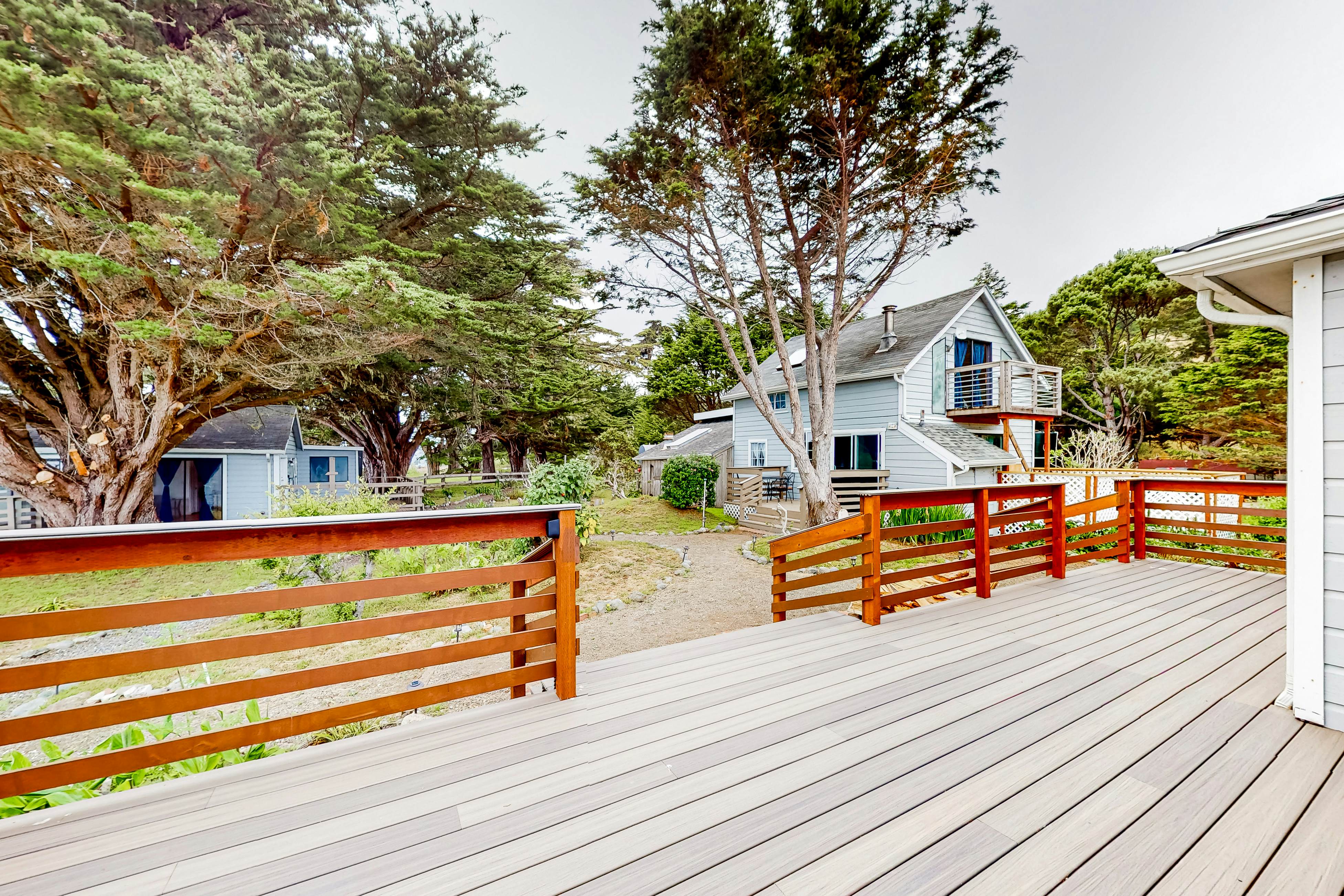 Oceanfront Home in Elk: Panoramic Views & Firepit