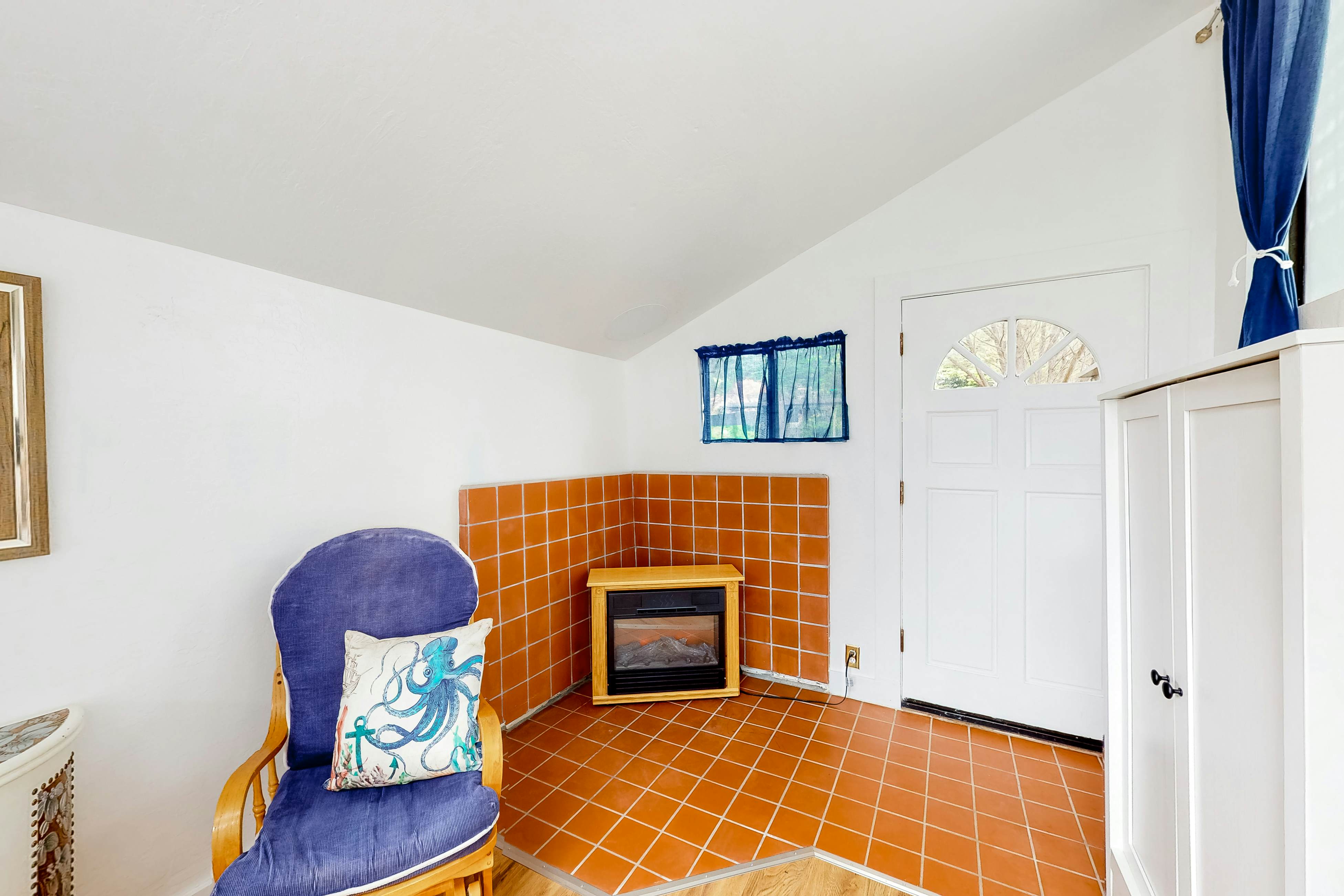 Elk Beach House: Ocean Views, Deck & Grill