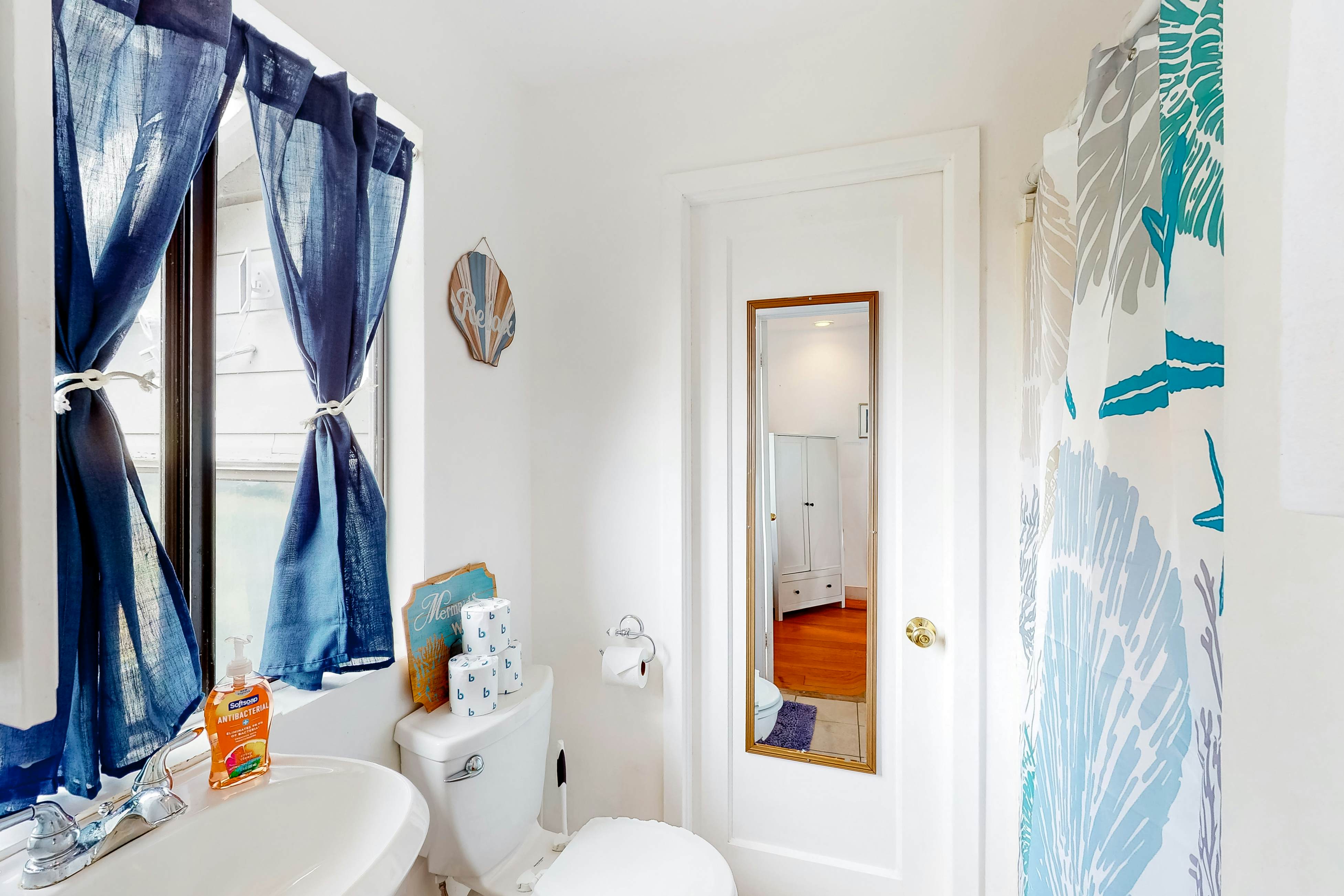 Elk Beach House: Ocean Views, Deck & Grill