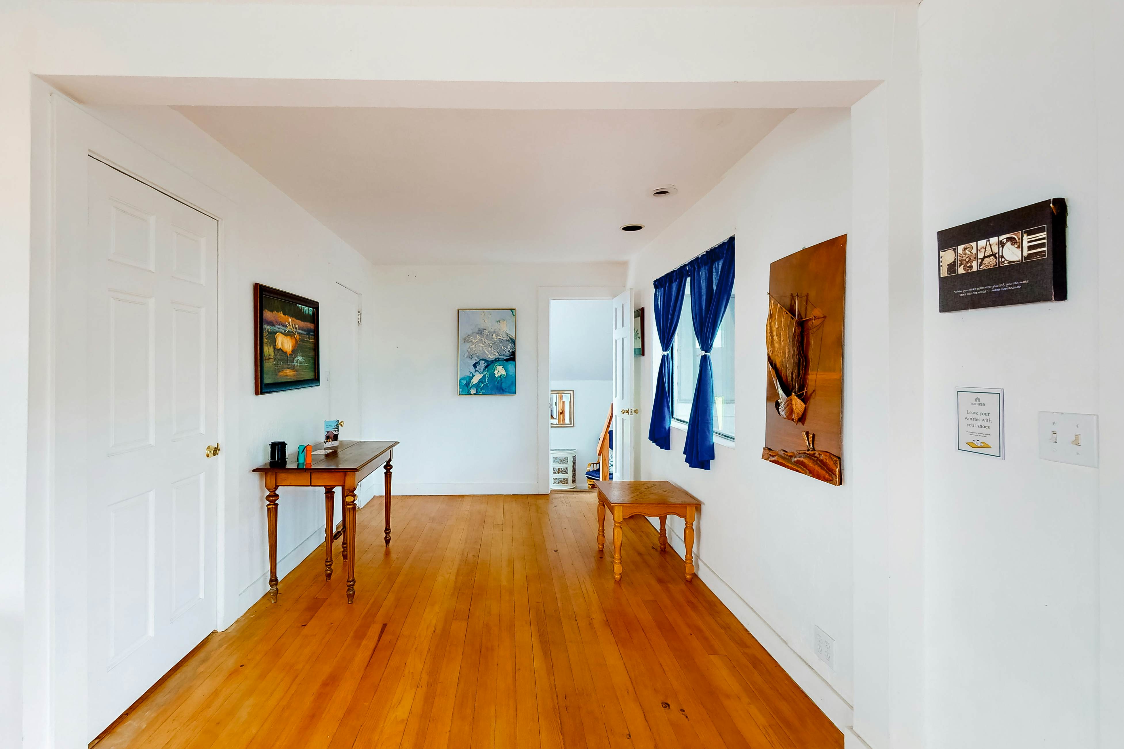 Elk Beach House: Ocean Views, Deck & Grill