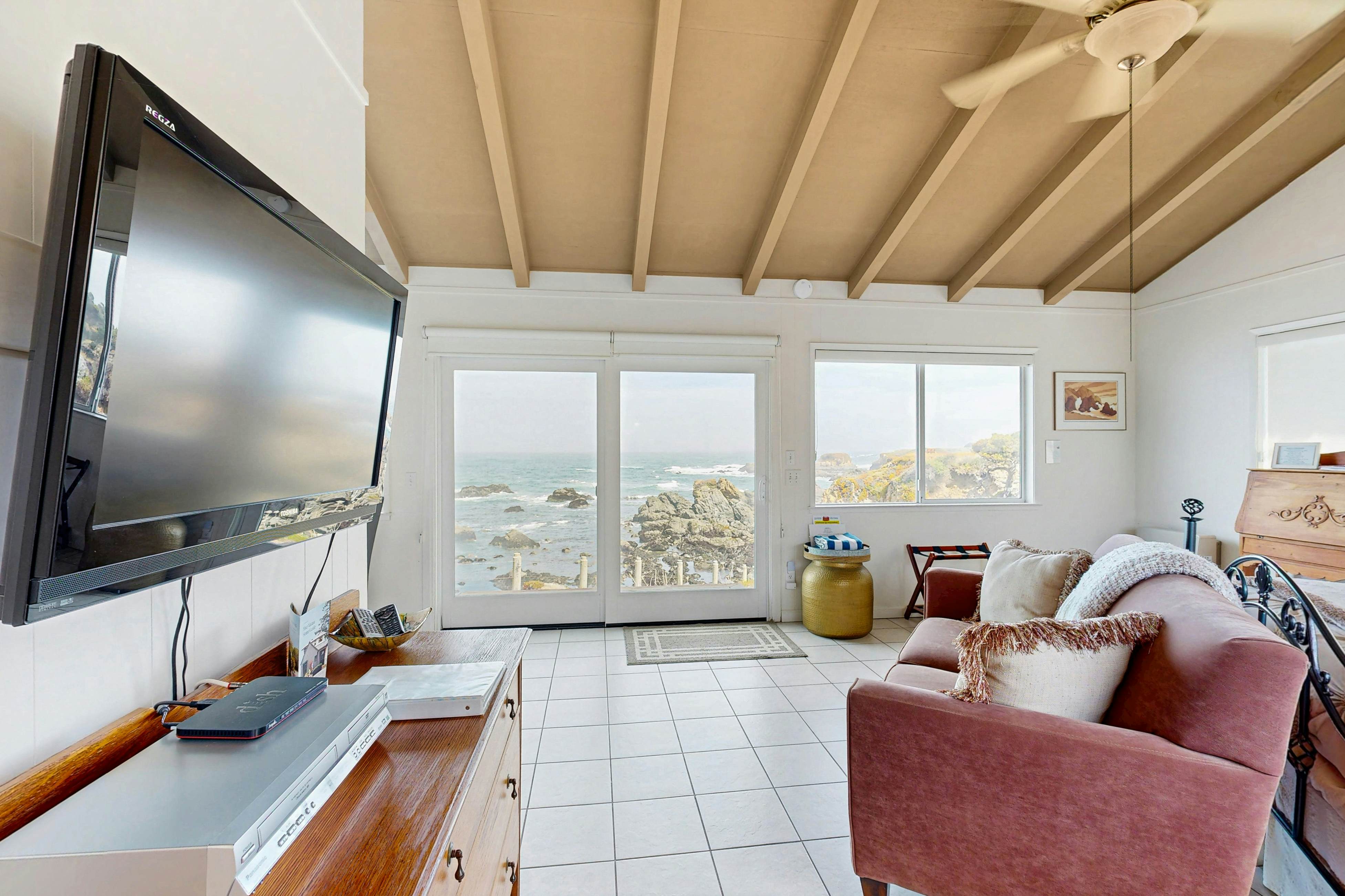 Relaxing Oceanfront Retreat with Hot Tub 