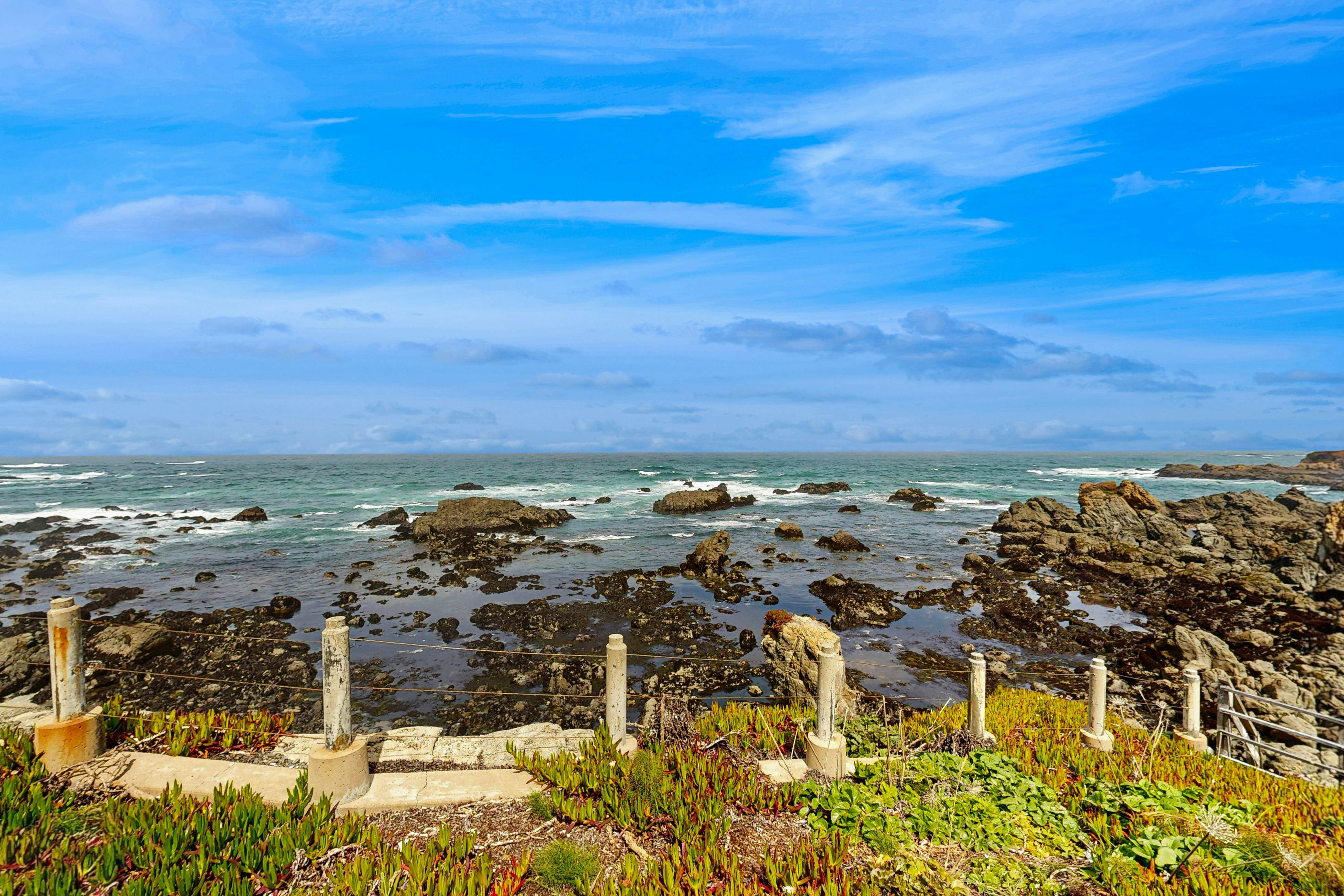 Relaxing Oceanfront Retreat with Hot Tub 