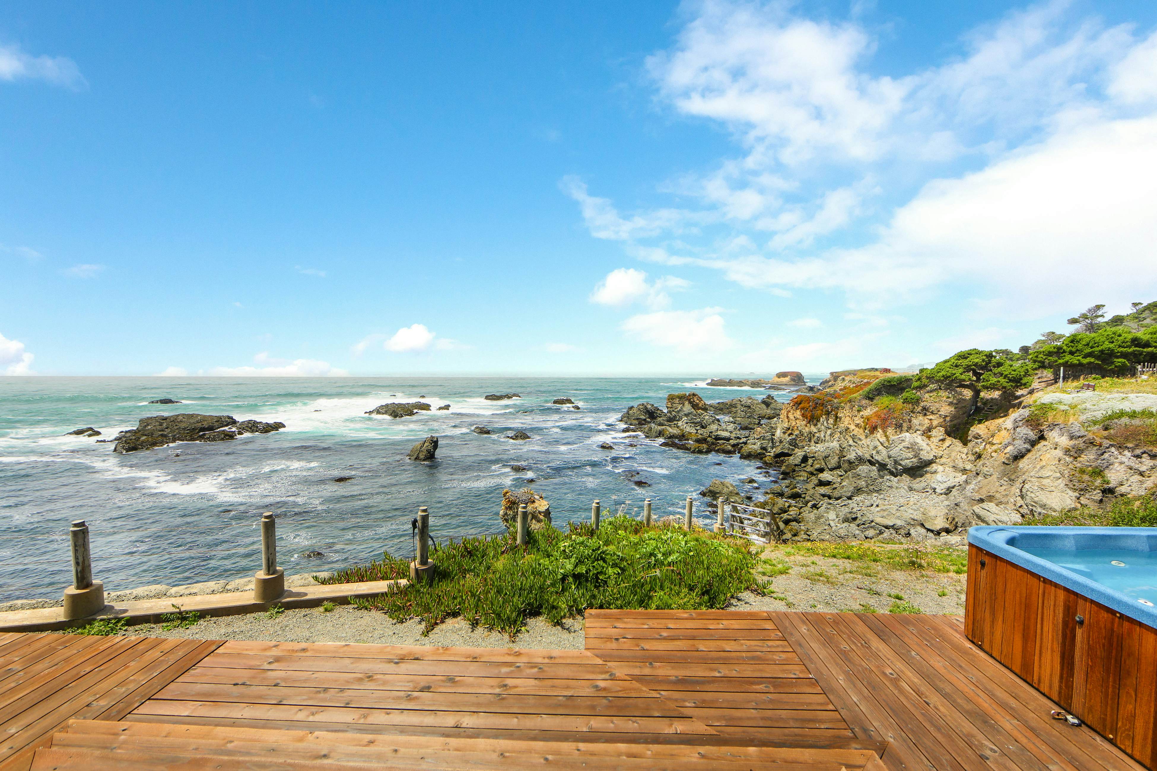 Relaxing Oceanfront Retreat with Hot Tub 