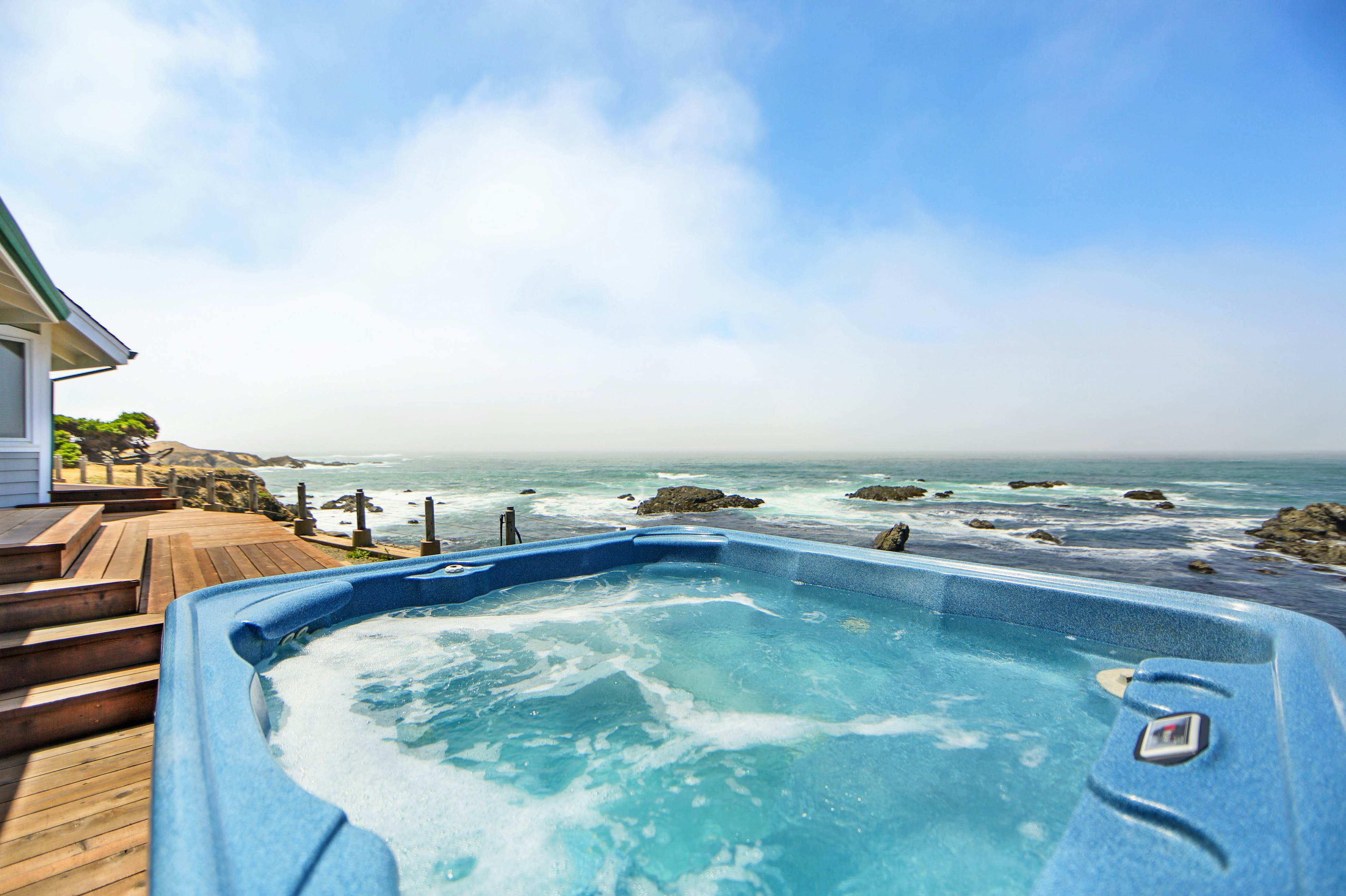 Relaxing Oceanfront Retreat with Hot Tub 