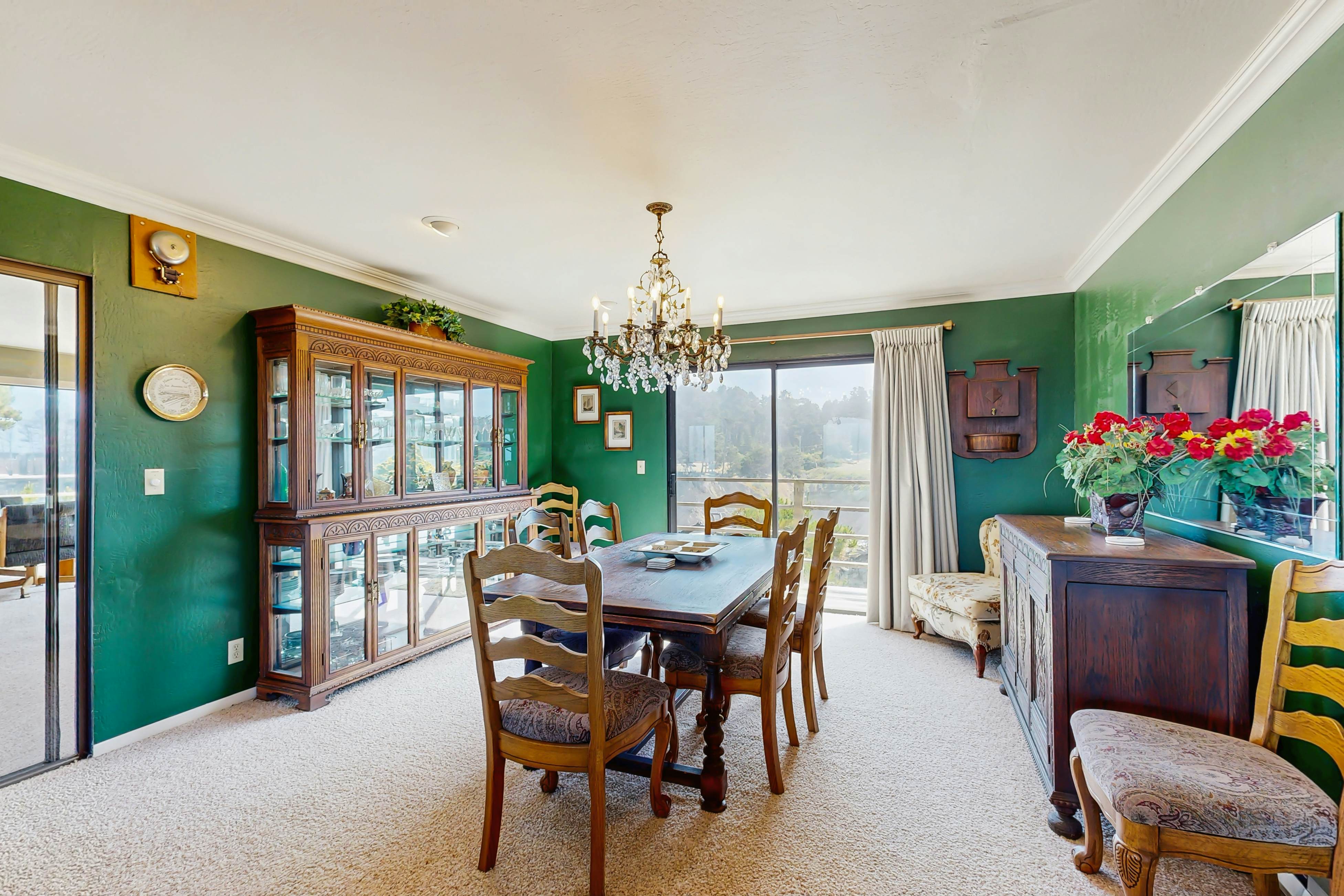 Oceanfront Home: Stunning Views & Private Hot Tub