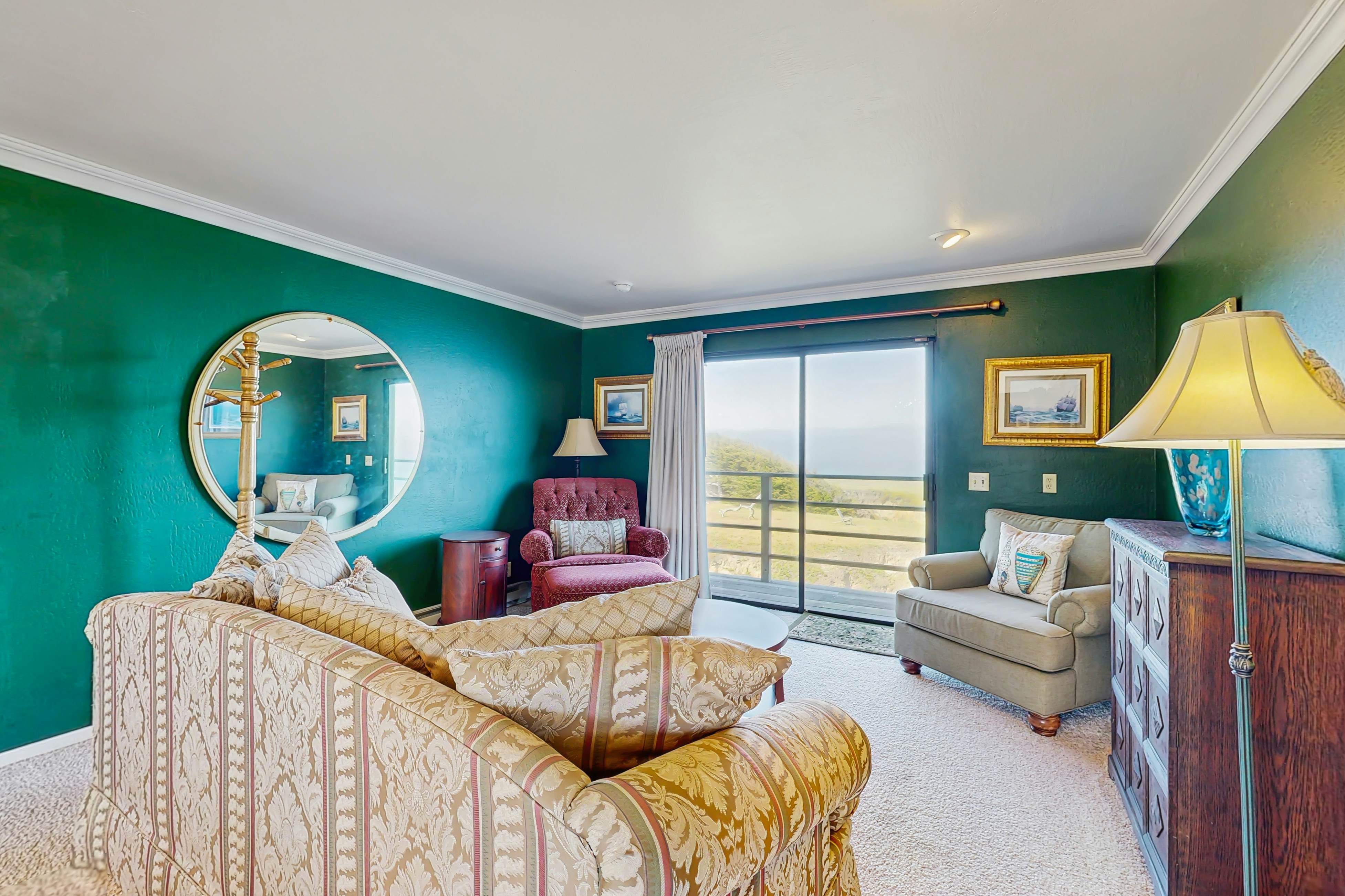 Oceanfront Home: Stunning Views & Private Hot Tub