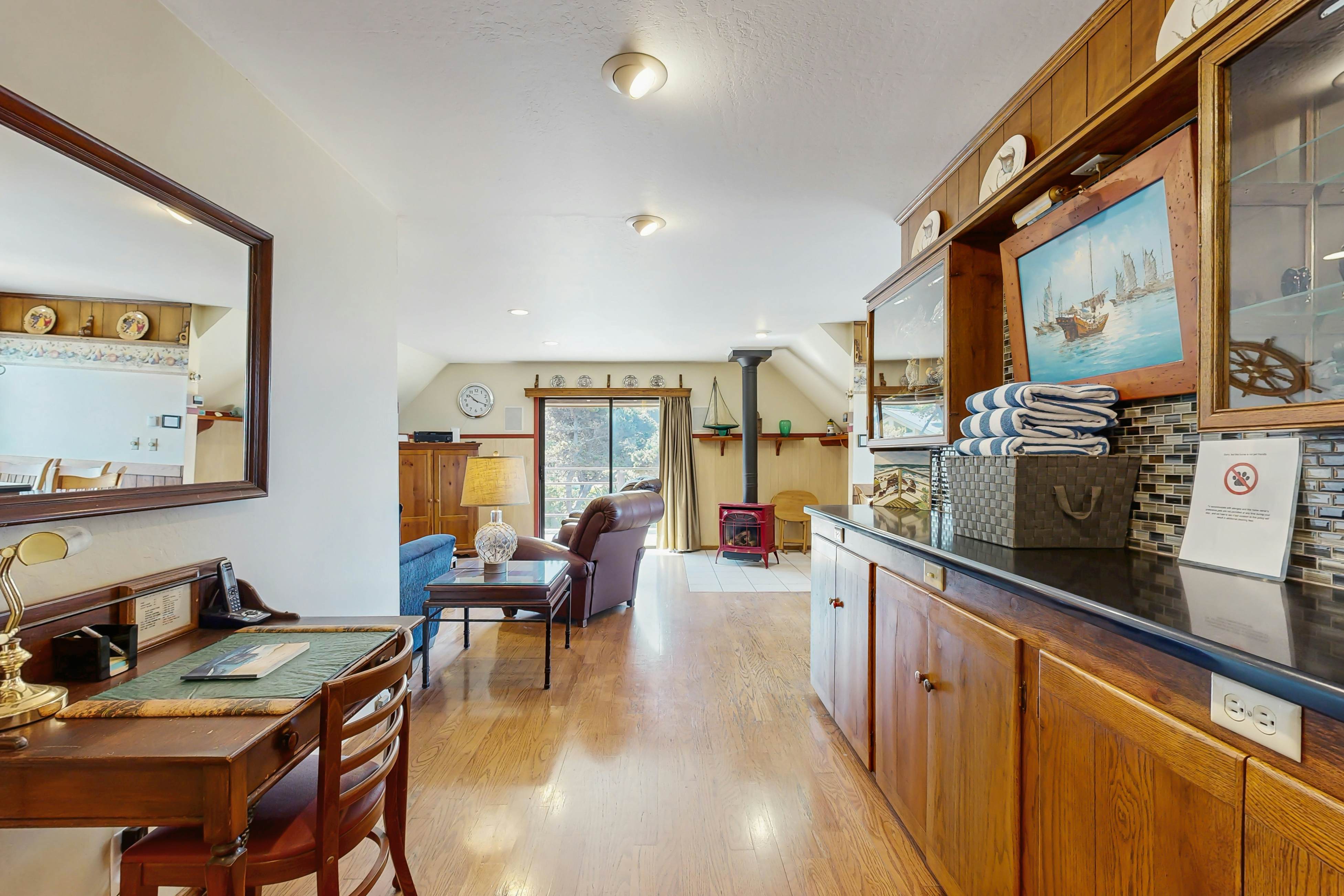 Oceanfront Home: Stunning Views & Private Hot Tub