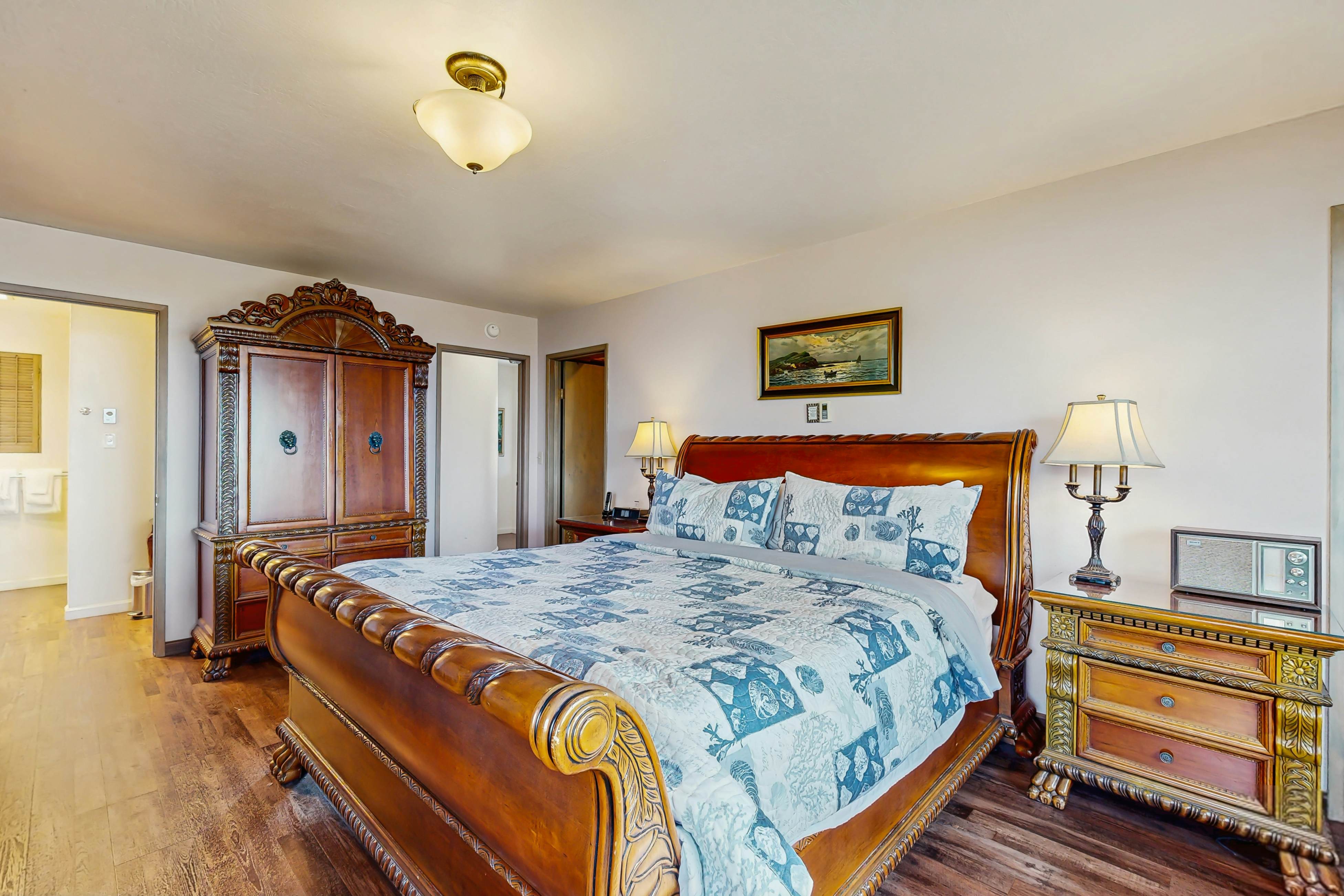 Oceanfront Home: Stunning Views & Private Hot Tub