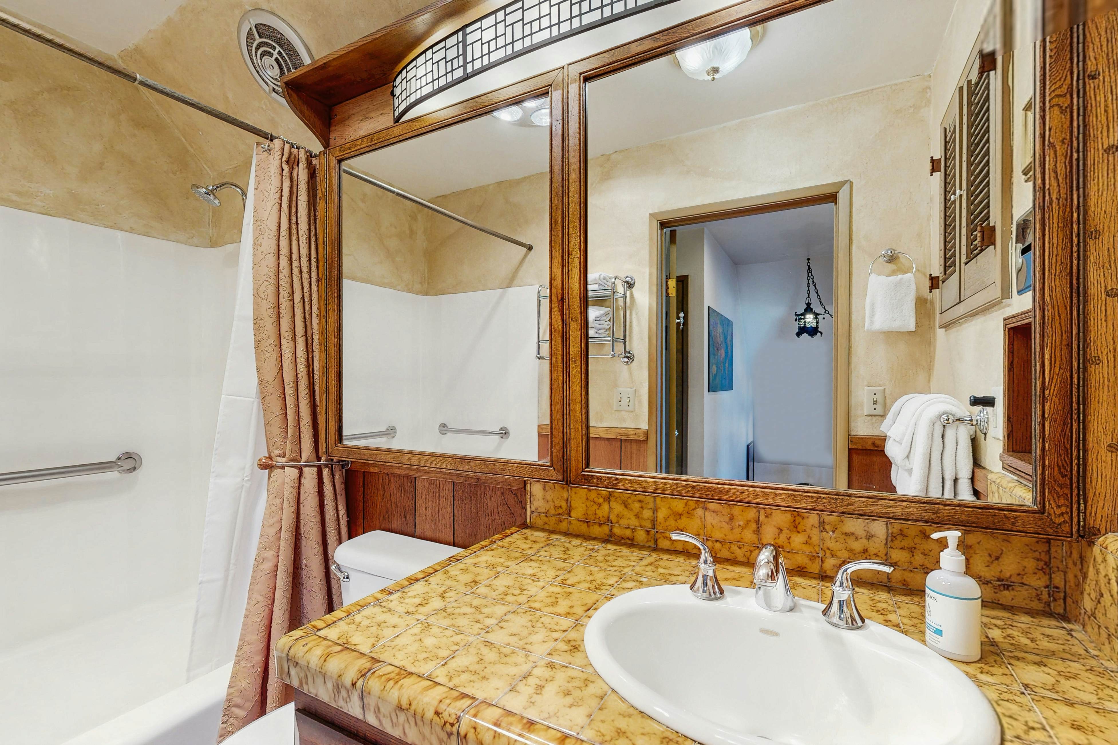 Oceanfront Home: Stunning Views & Private Hot Tub