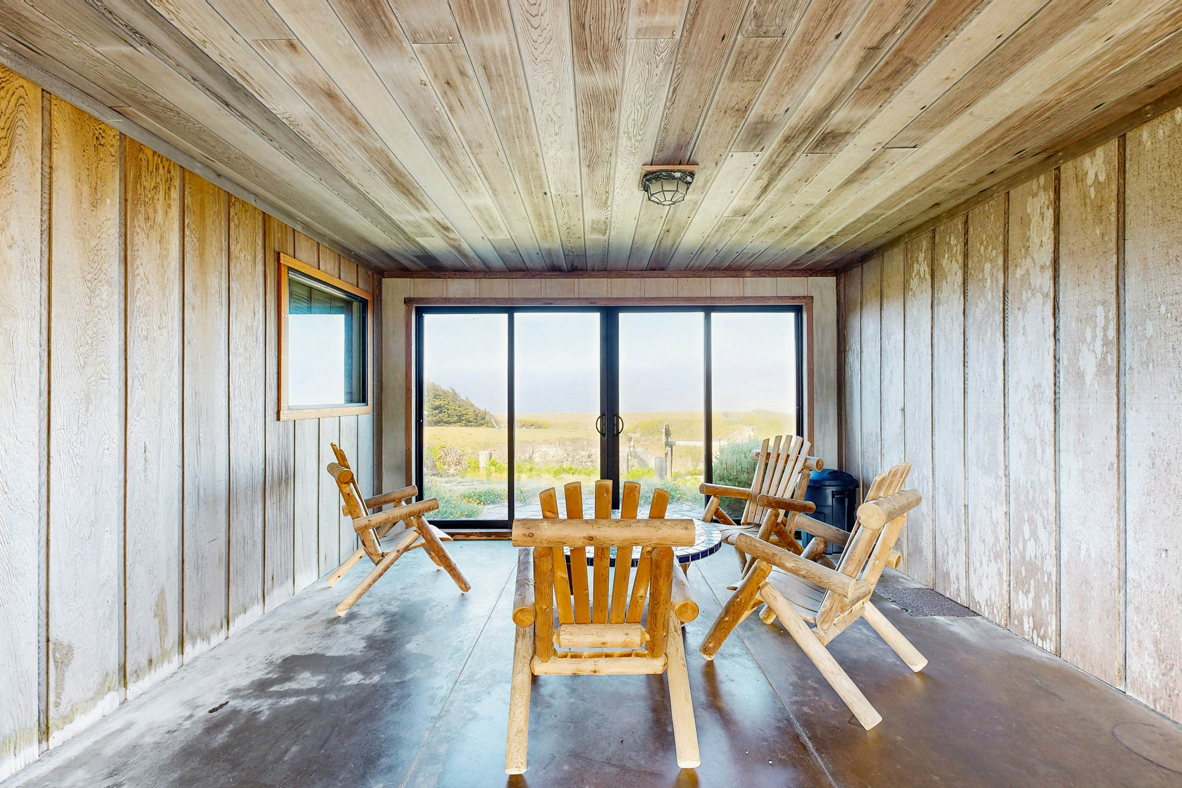 Oceanfront Home: Stunning Views & Private Hot Tub