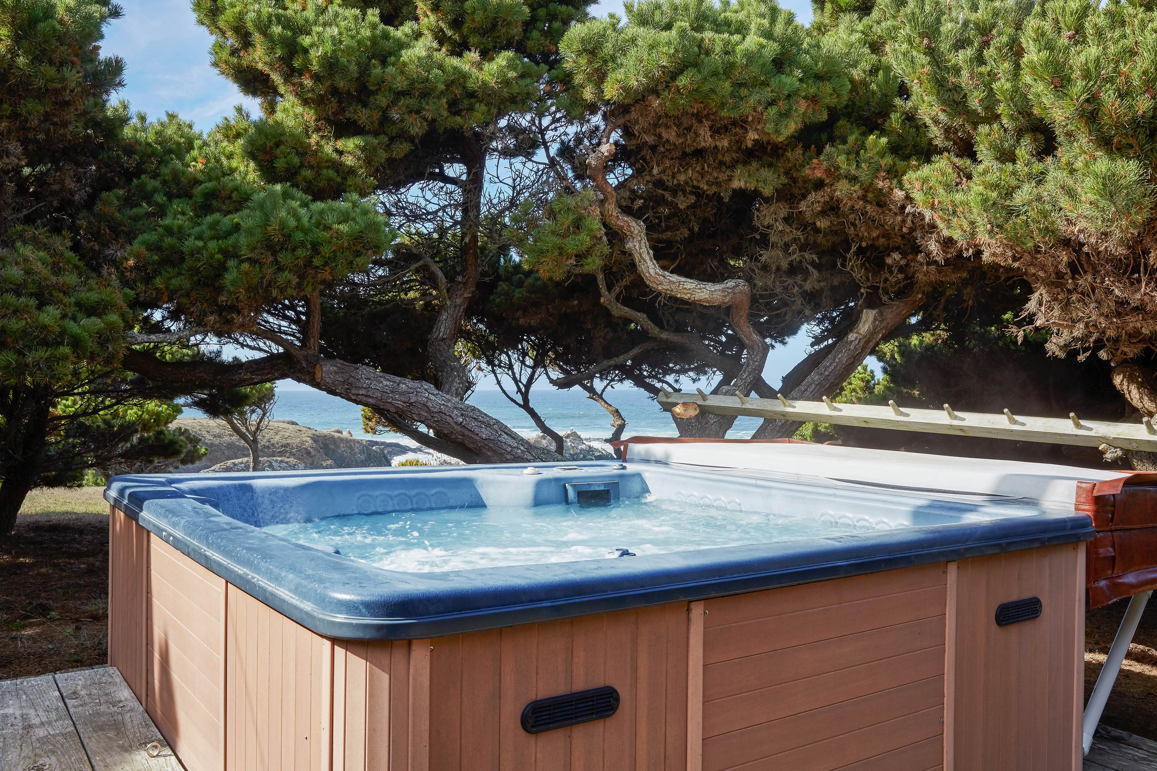 Oceanfront Home: Stunning Views & Private Hot Tub