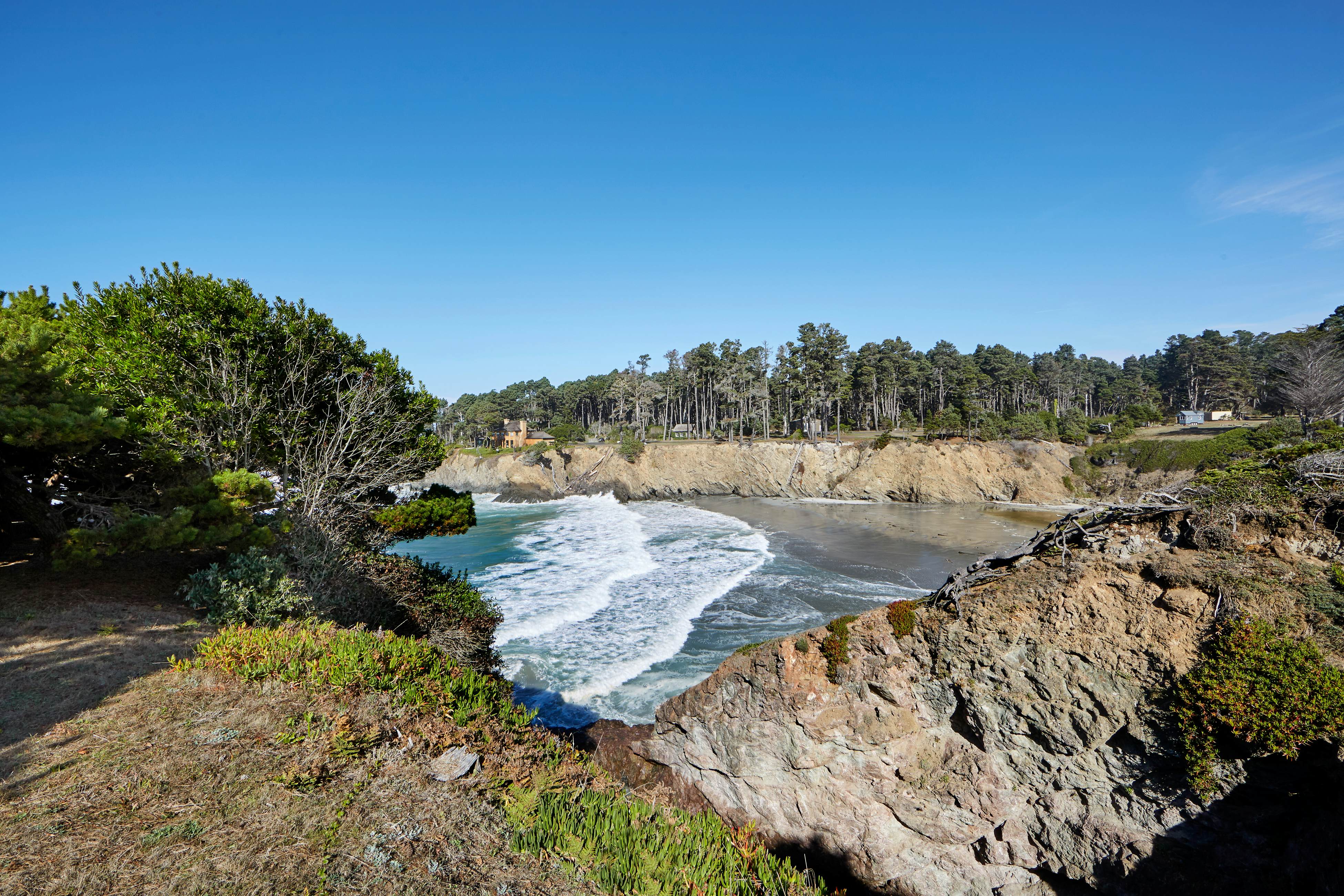 Oceanfront Home: Stunning Views & Private Hot Tub