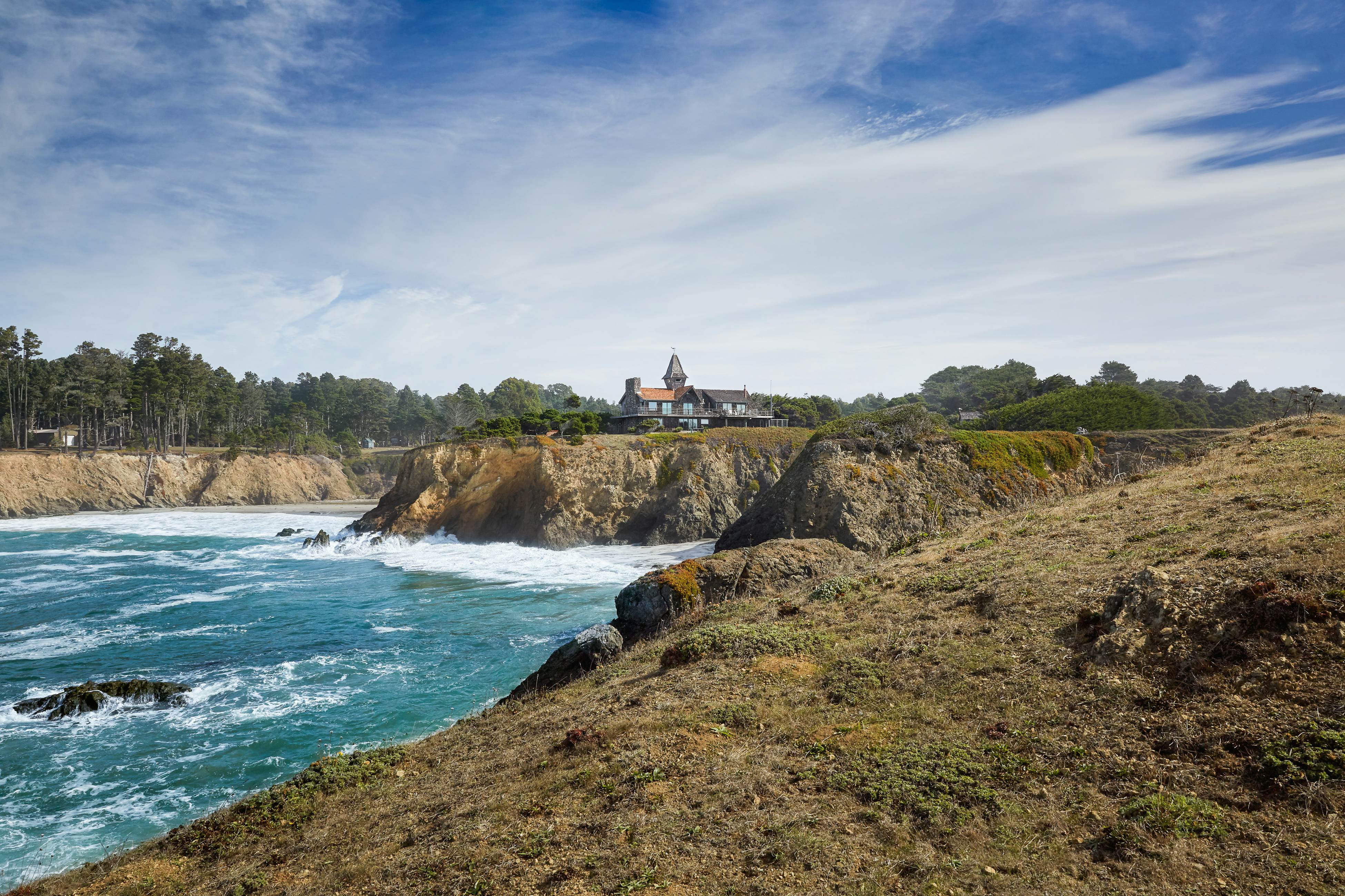 Oceanfront Home: Stunning Views & Private Hot Tub
