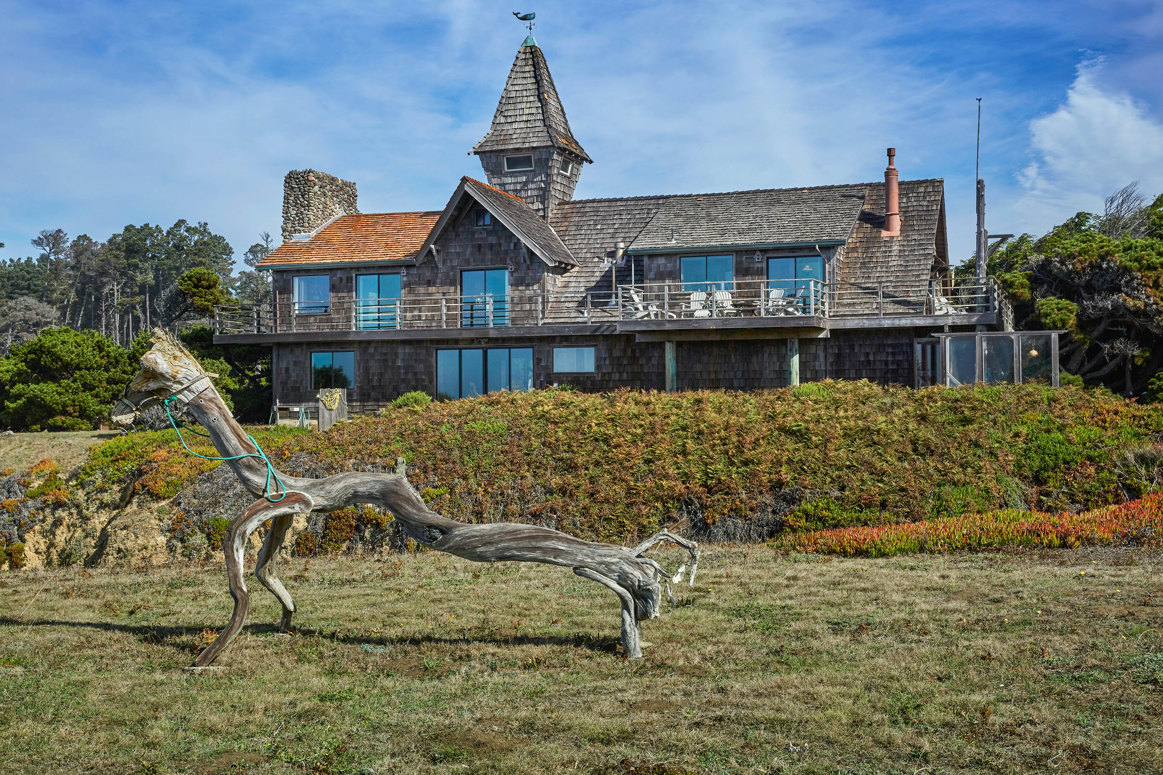 Oceanfront Home: Stunning Views & Private Hot Tub