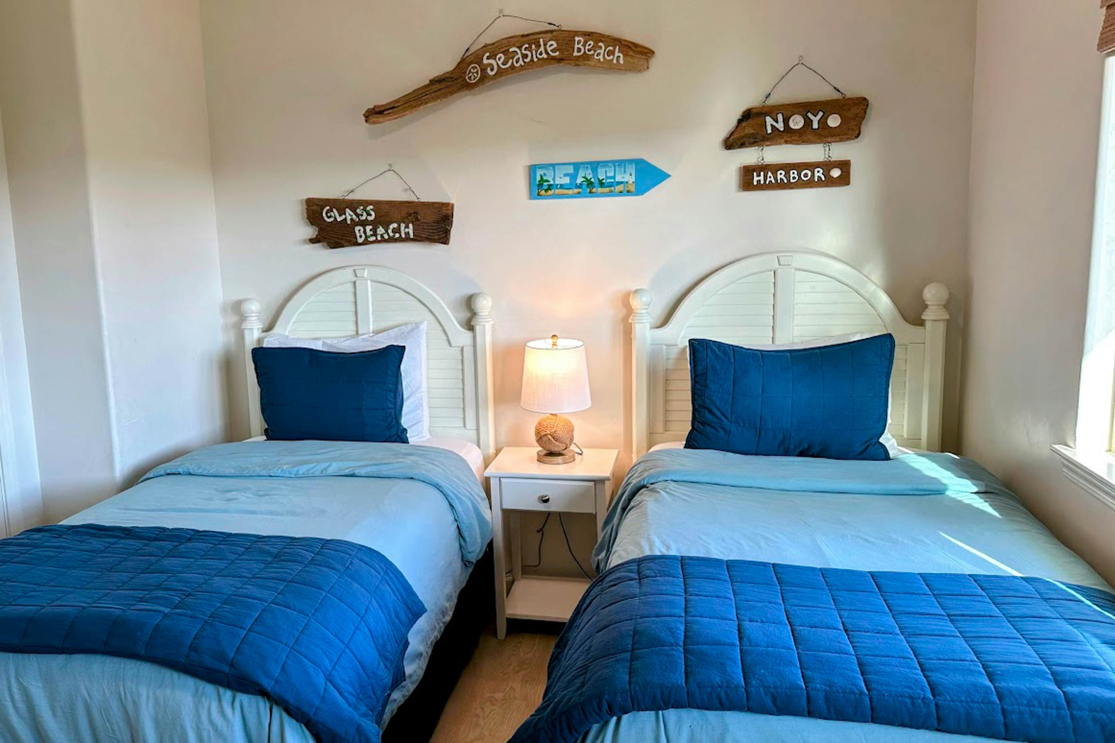 Oceanfront Haven: Hot Tub & Private Beach Access