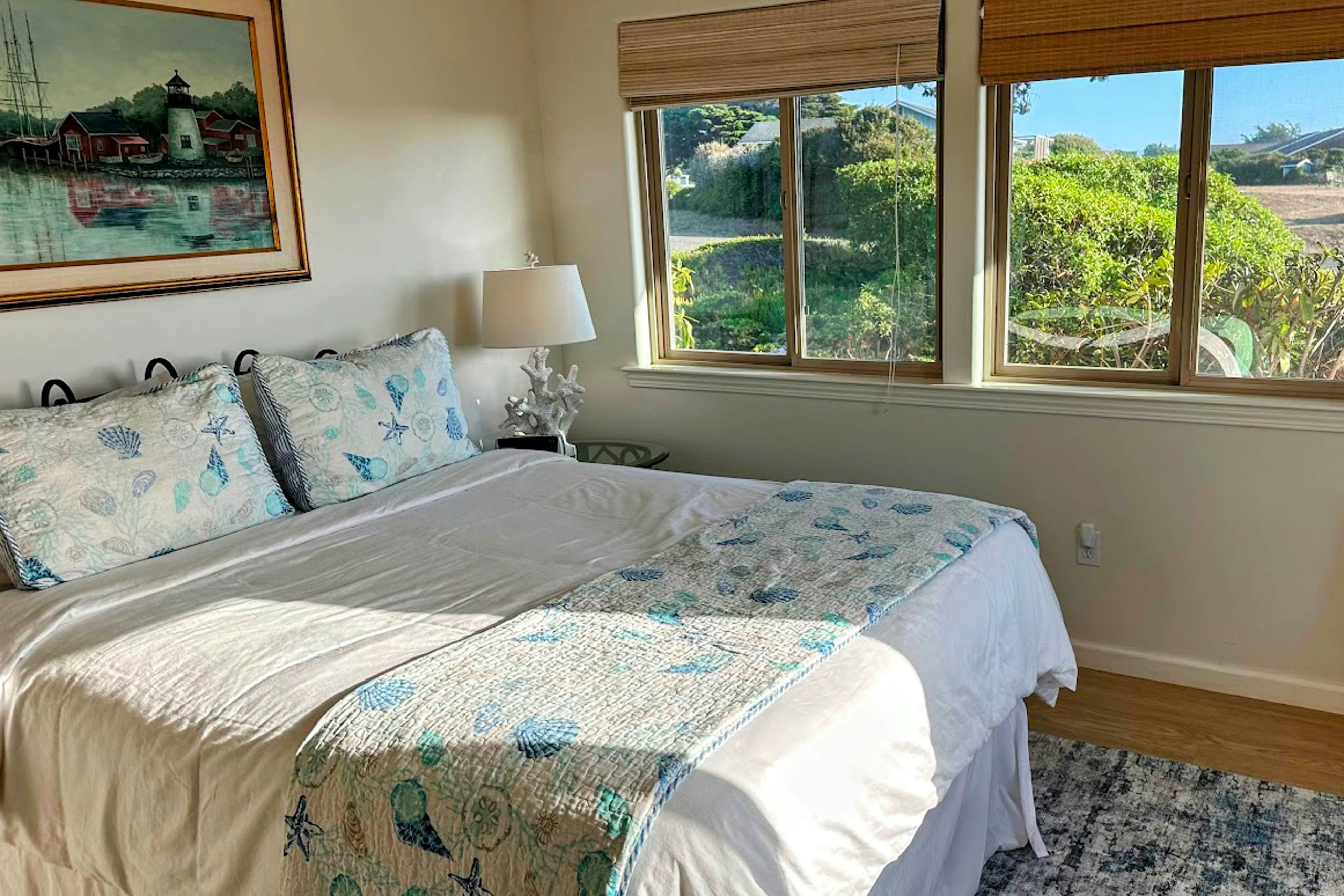 Oceanfront Haven: Hot Tub & Private Beach Access