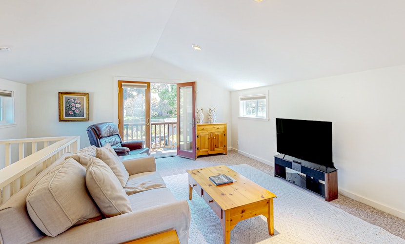 Mendocino Family Home, Near Beach & Hot Tub