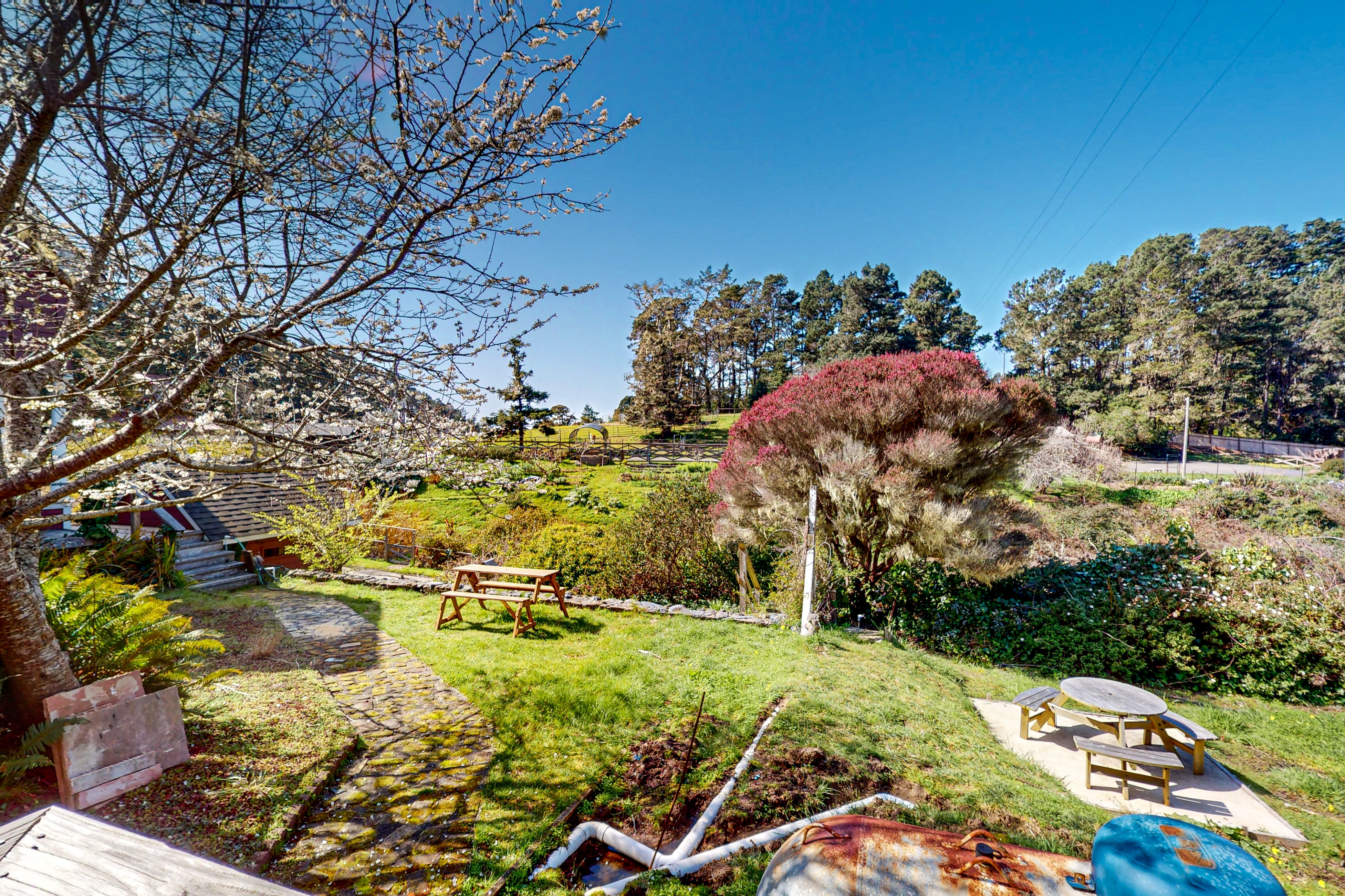 Mendocino Family Home, Near Beach & Hot Tub