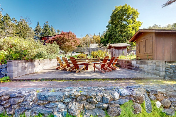 Mendocino Family Home, Near Beach & Hot Tub