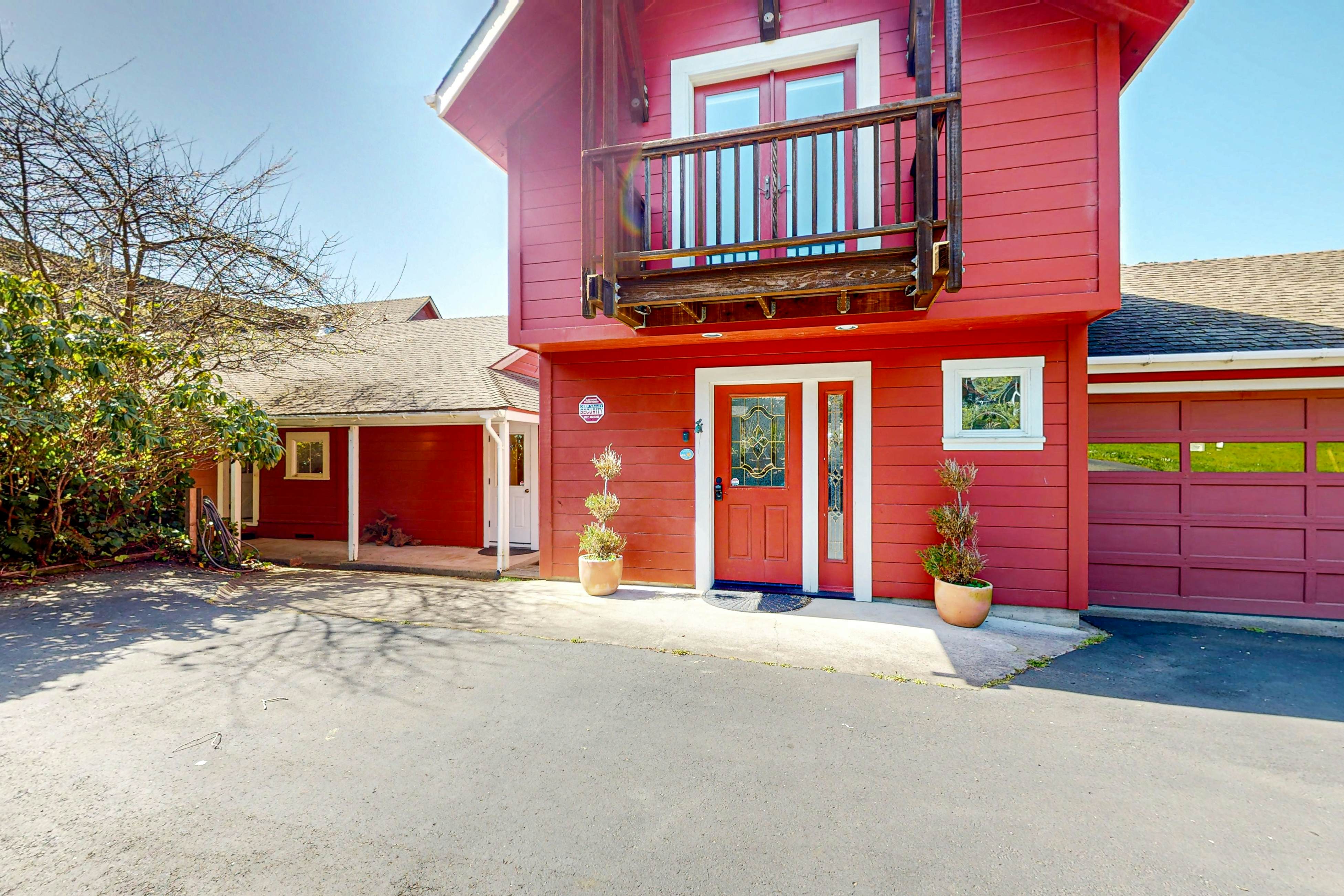 Mendocino Family Home: Near Beach & Hot Tub