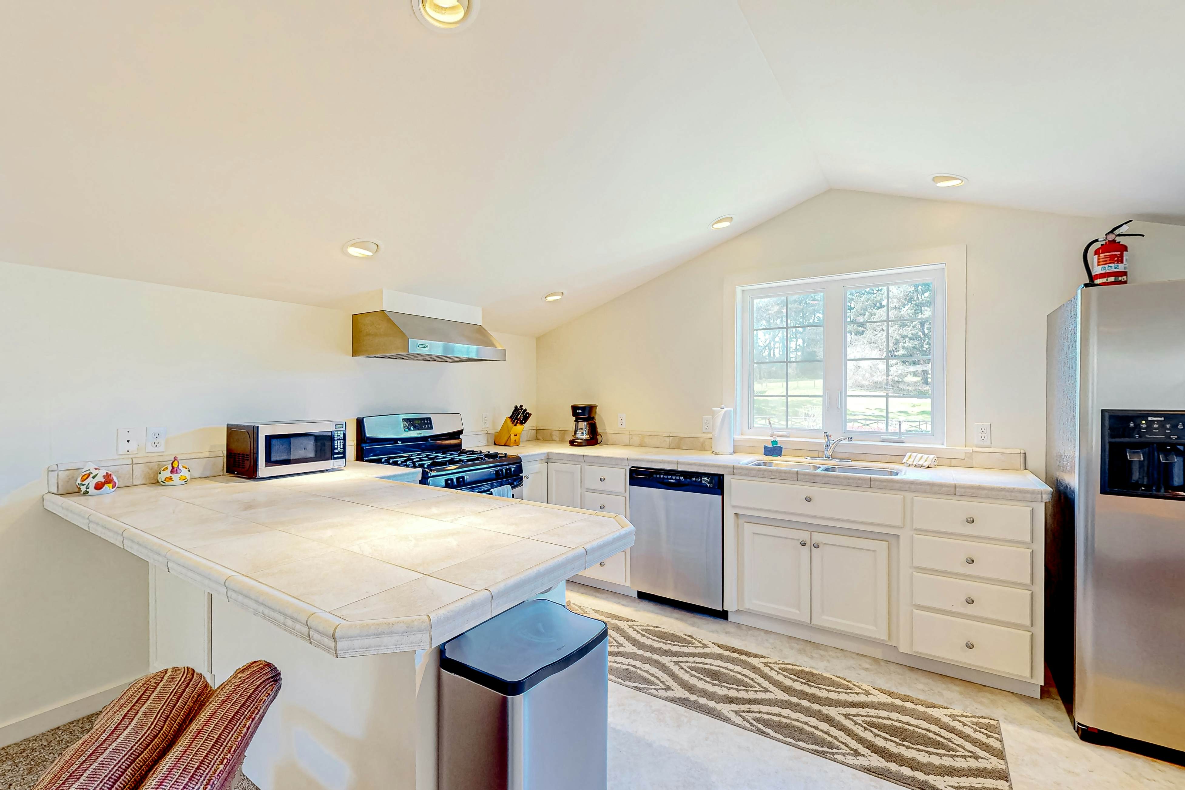 Mendocino Family Home: Near Beach & Hot Tub