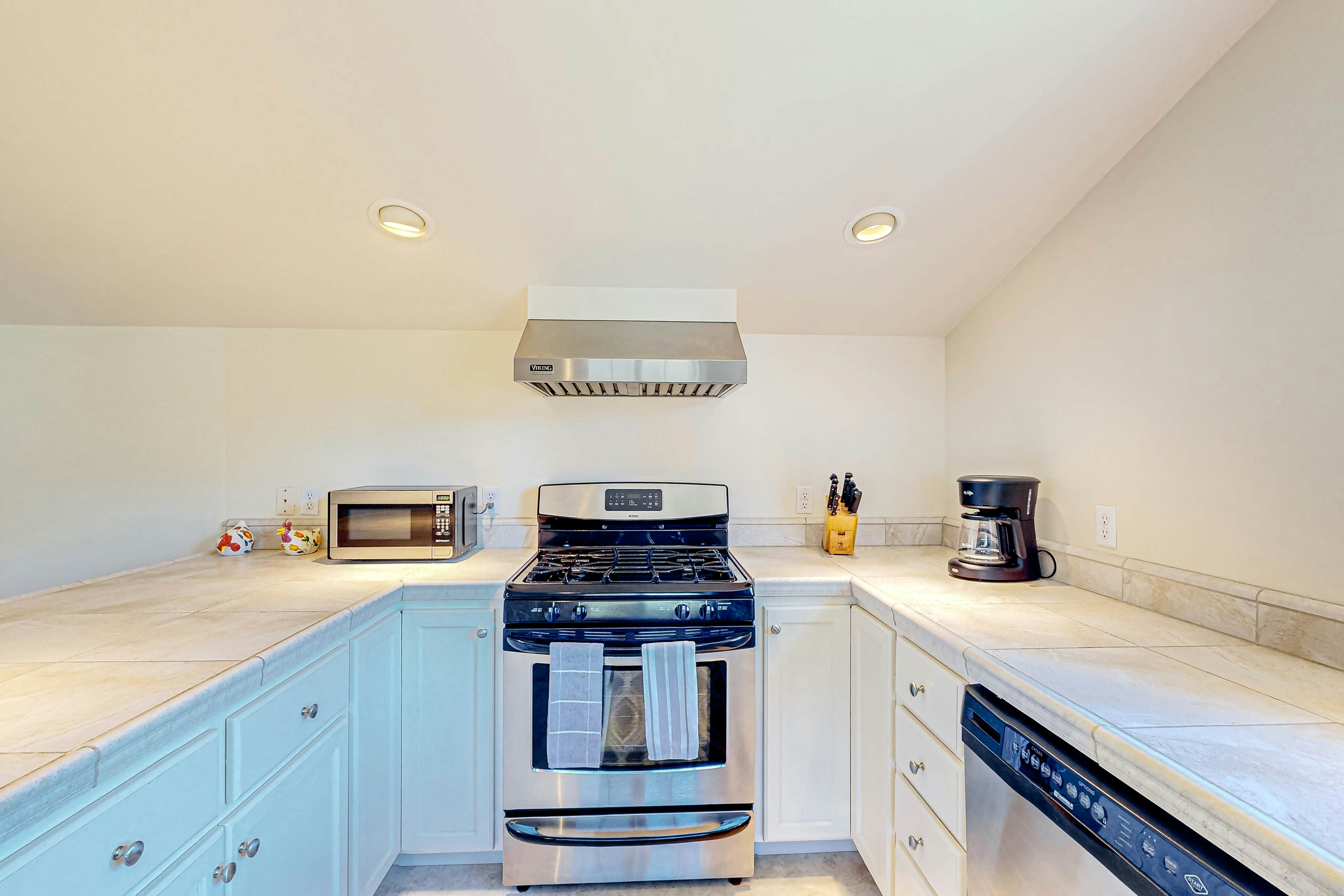 Mendocino Family Home: Near Beach & Hot Tub