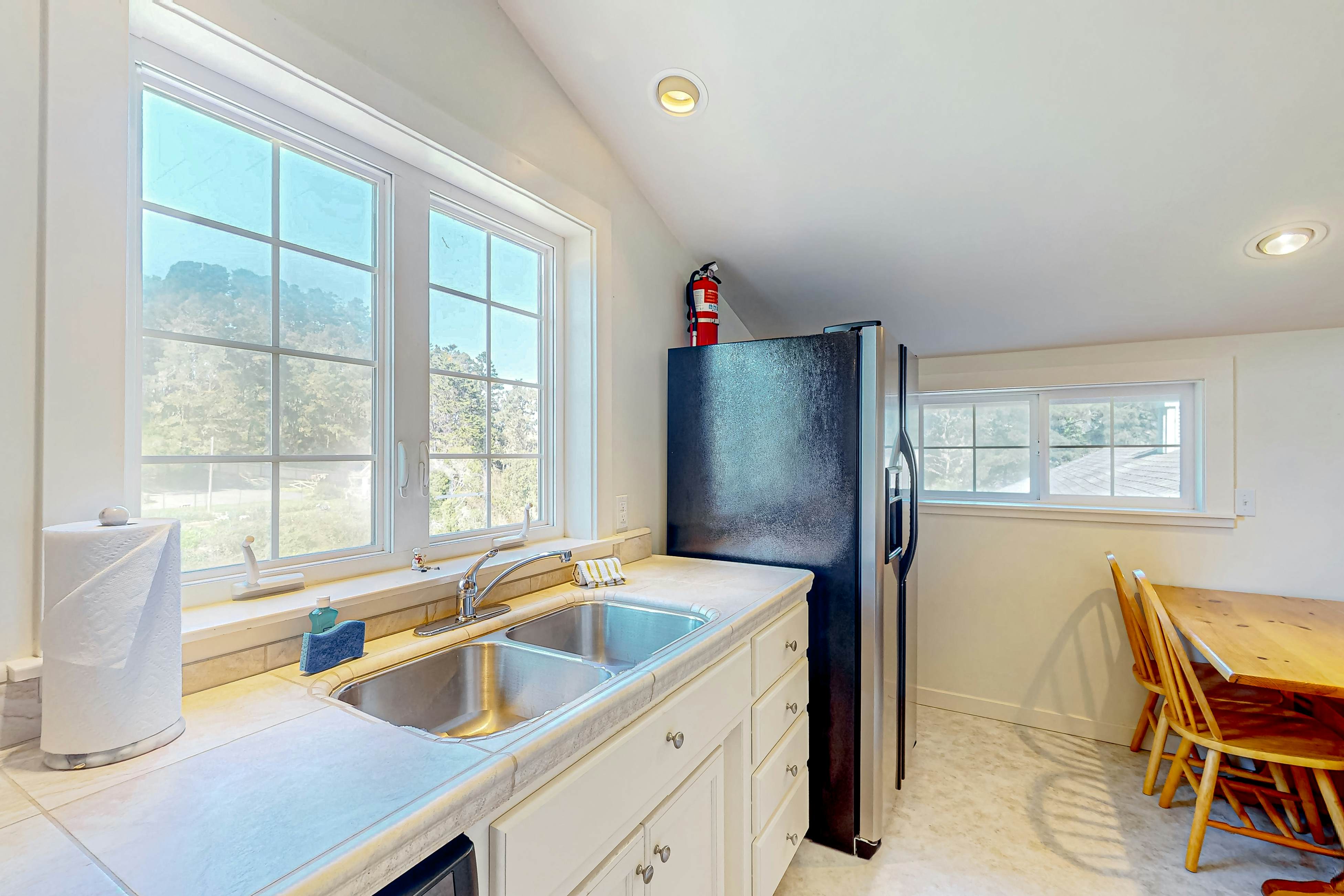 Mendocino Family Home: Near Beach & Hot Tub