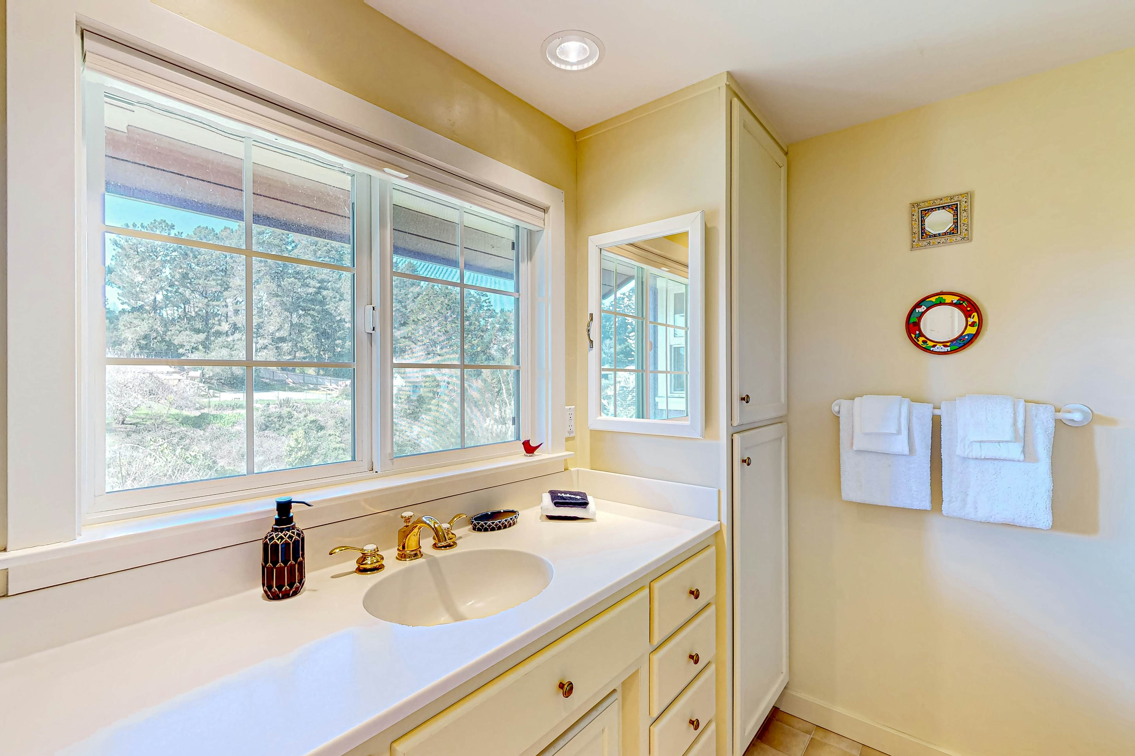 Mendocino Family Home: Near Beach & Hot Tub