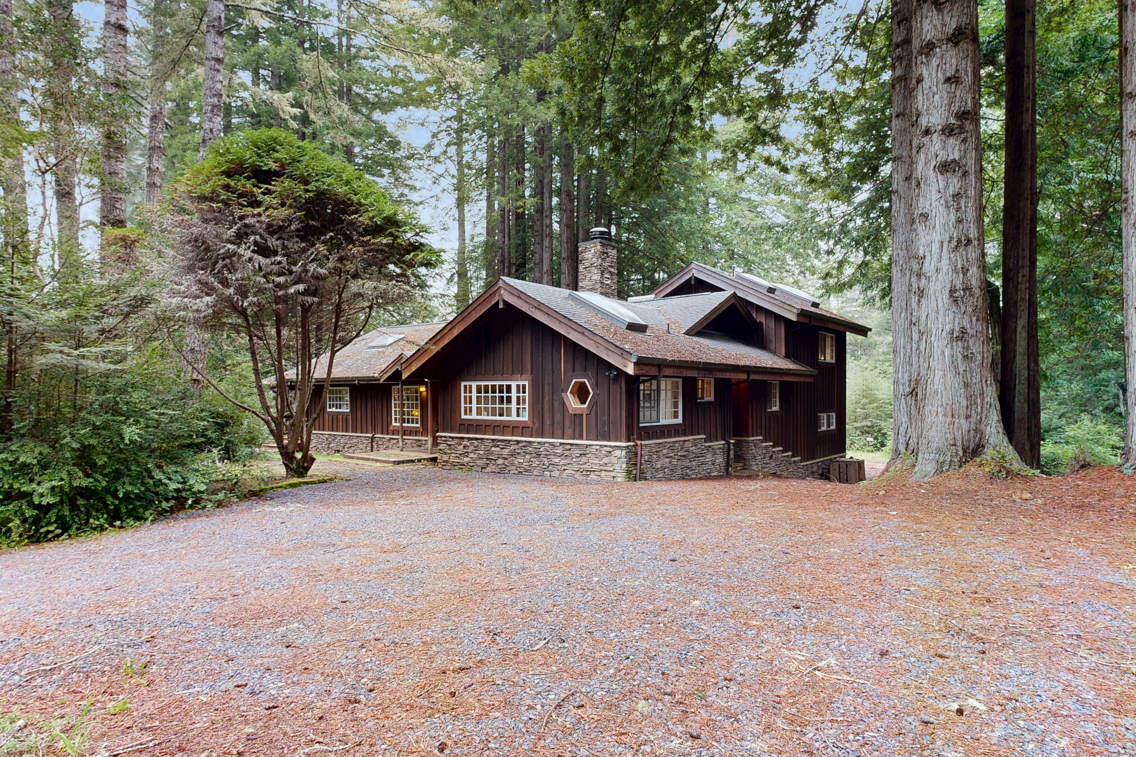 Little River Retreat- Dog Friendly with Grill