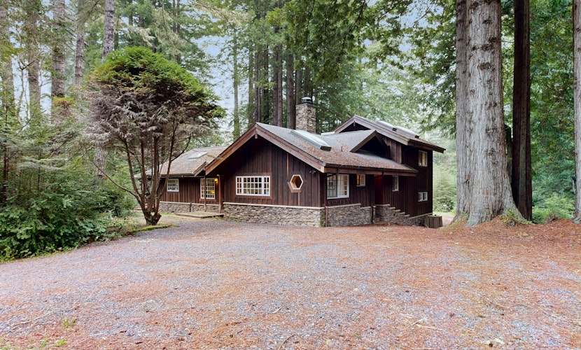 Little River Retreat- Dog Friendly with Grill