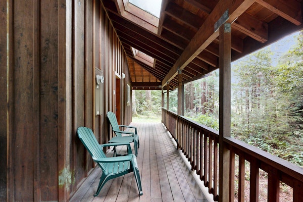 Little River Retreat- Dog Friendly with Grill