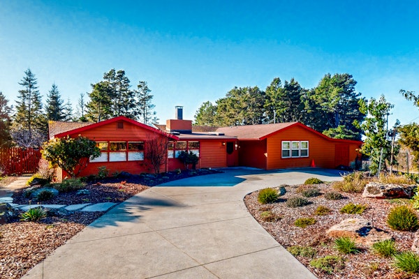 Oceanview home - Hot tub & Steps to Russian Gulch